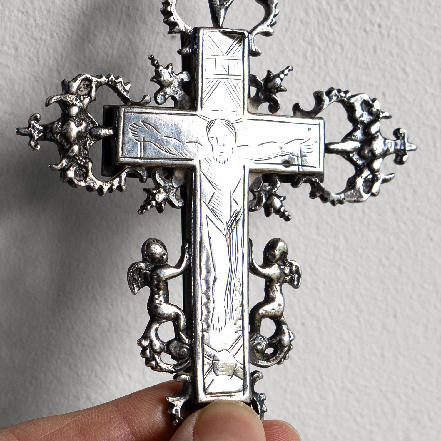 Spanish Early Antique Engraved Silver Crucifix, Reliquary Cross Box Pendant 17th Century For Sale