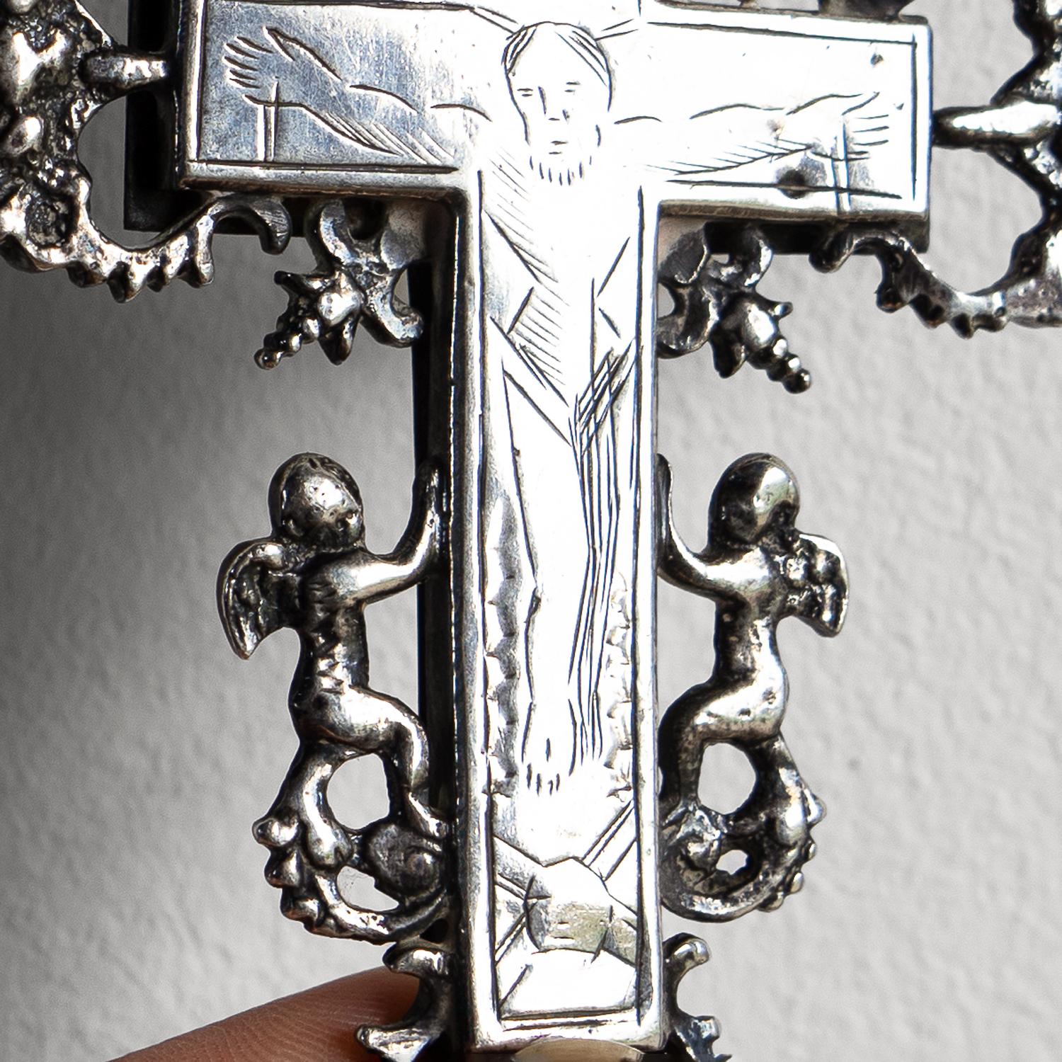 18th Century and Earlier Early Antique Engraved Silver Crucifix, Reliquary Cross Box Pendant 17th Century For Sale