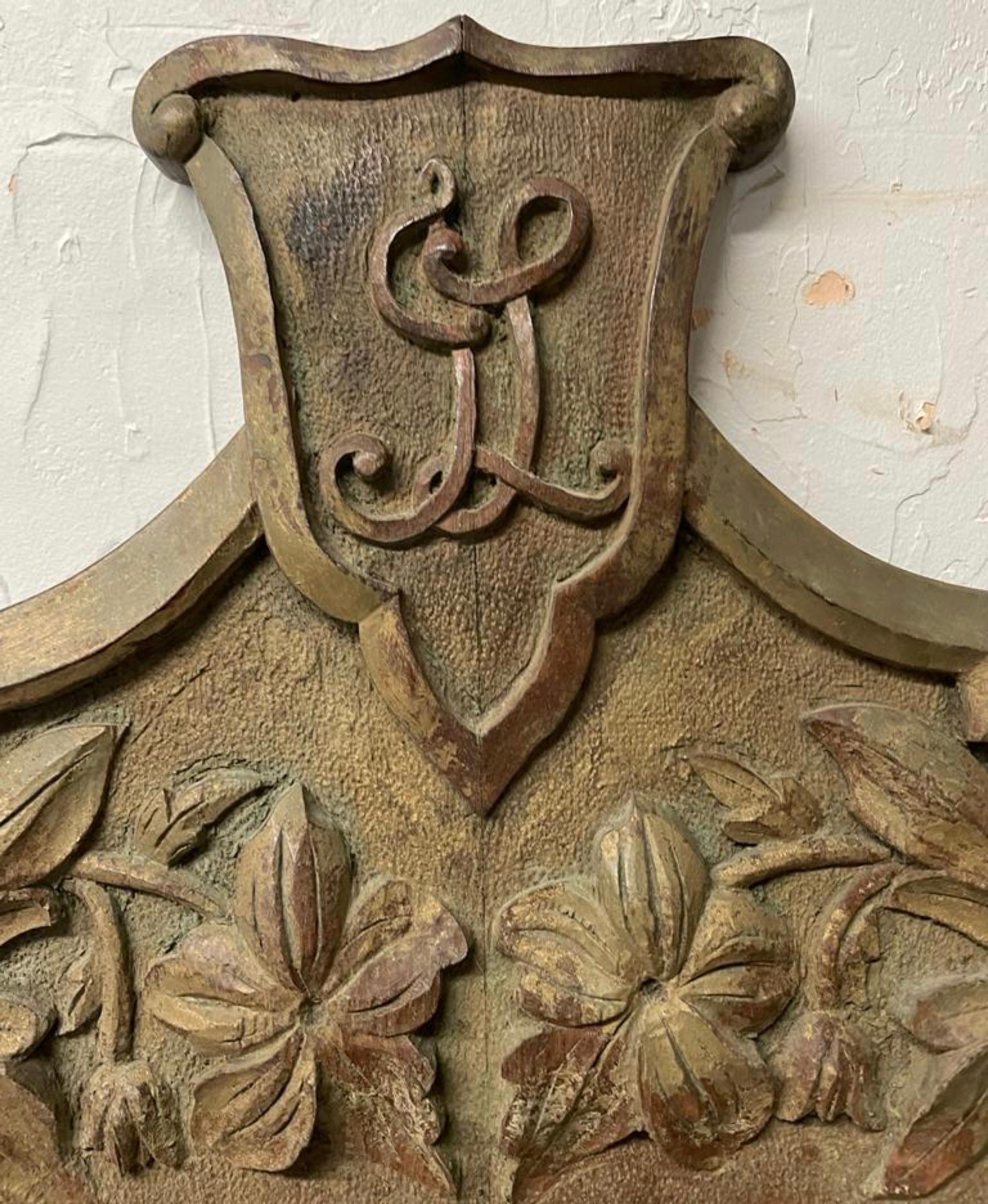Früher antiker französischer geschnitzter ovaler Spiegel (Barock) im Angebot