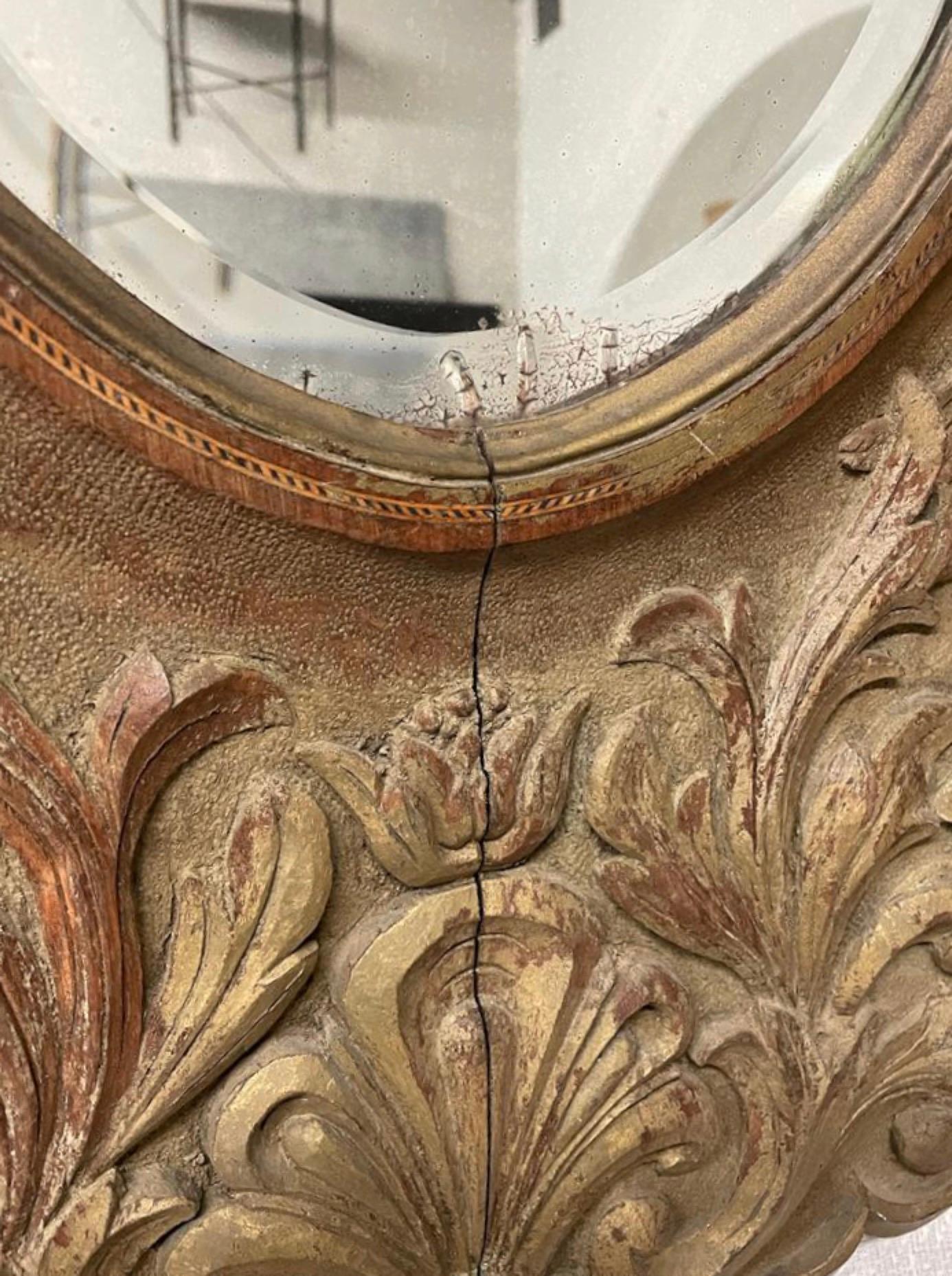 Früher antiker französischer geschnitzter ovaler Spiegel (Französisch) im Angebot