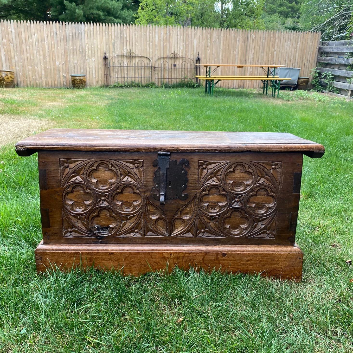 Early Antique French Hand Carved Coffer, Linen Chest or Trunk In Good Condition In Hopewell, NJ