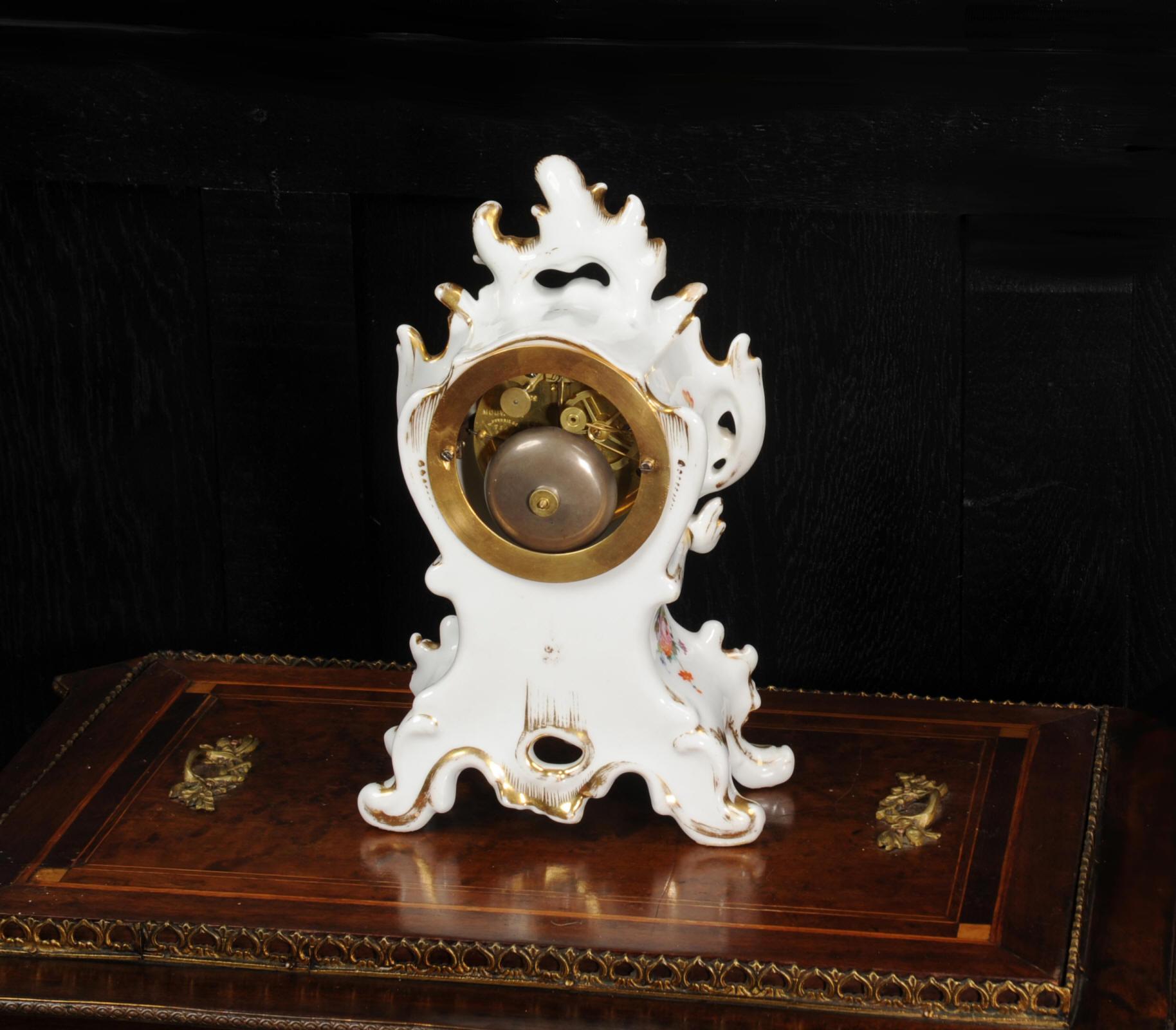 Ancienne horloge de boudoir en porcelaine rococo française en vente 2