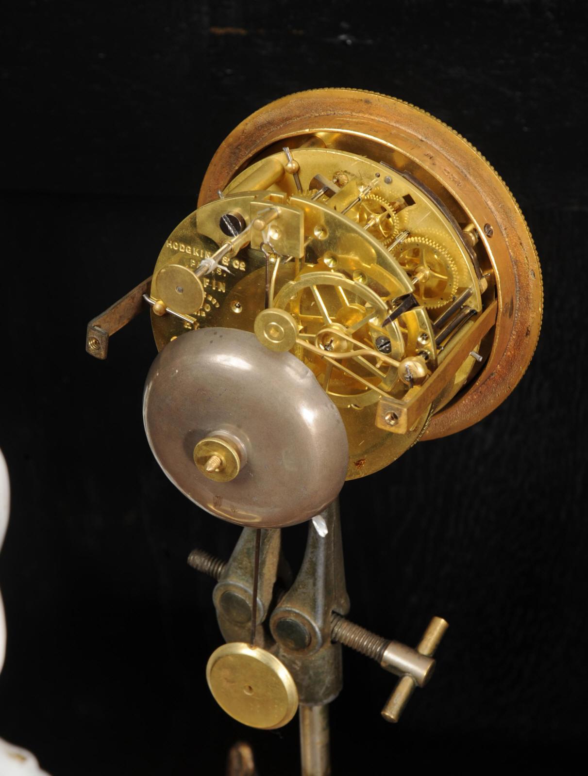 Frühe antike französische Boudoir-Uhr aus Rokoko-Porzellan im Angebot 4