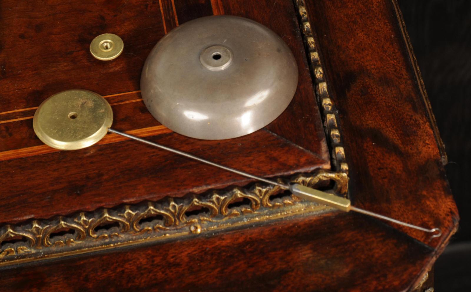 Frühe antike französische Boudoir-Uhr aus Rokoko-Porzellan im Angebot 6