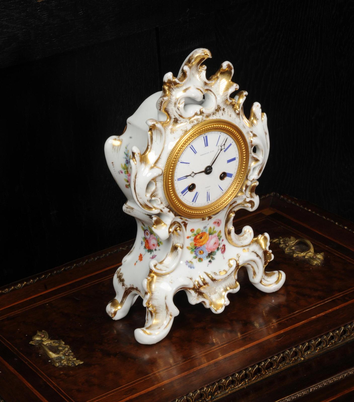 Frühe antike französische Boudoir-Uhr aus Rokoko-Porzellan (Französisch) im Angebot