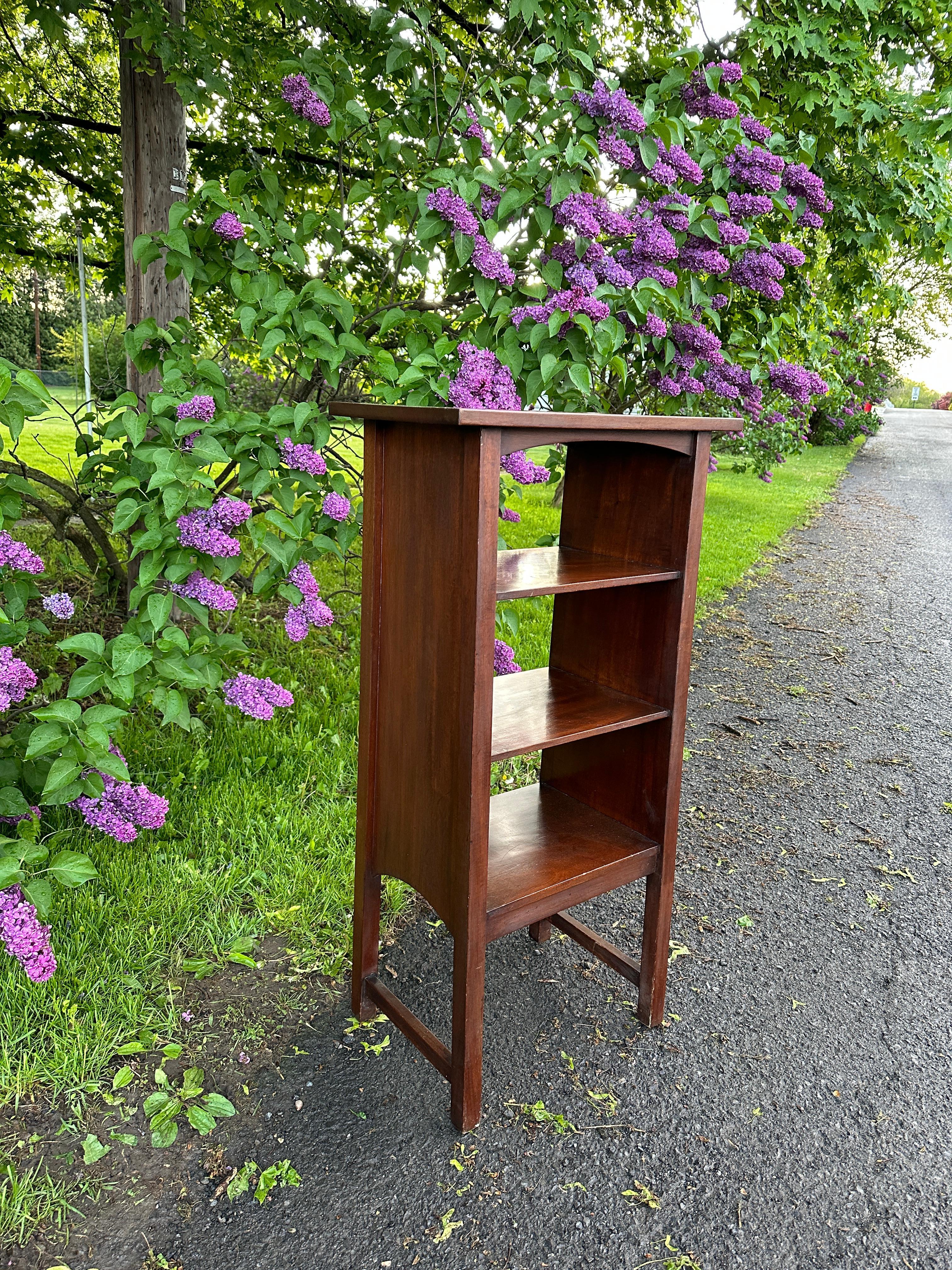 Antico portariviste Gustav Stickley 1904 circa - W2903       DEVE  VENDERE In condizioni buone in vendita a Shamokin Dam, PA