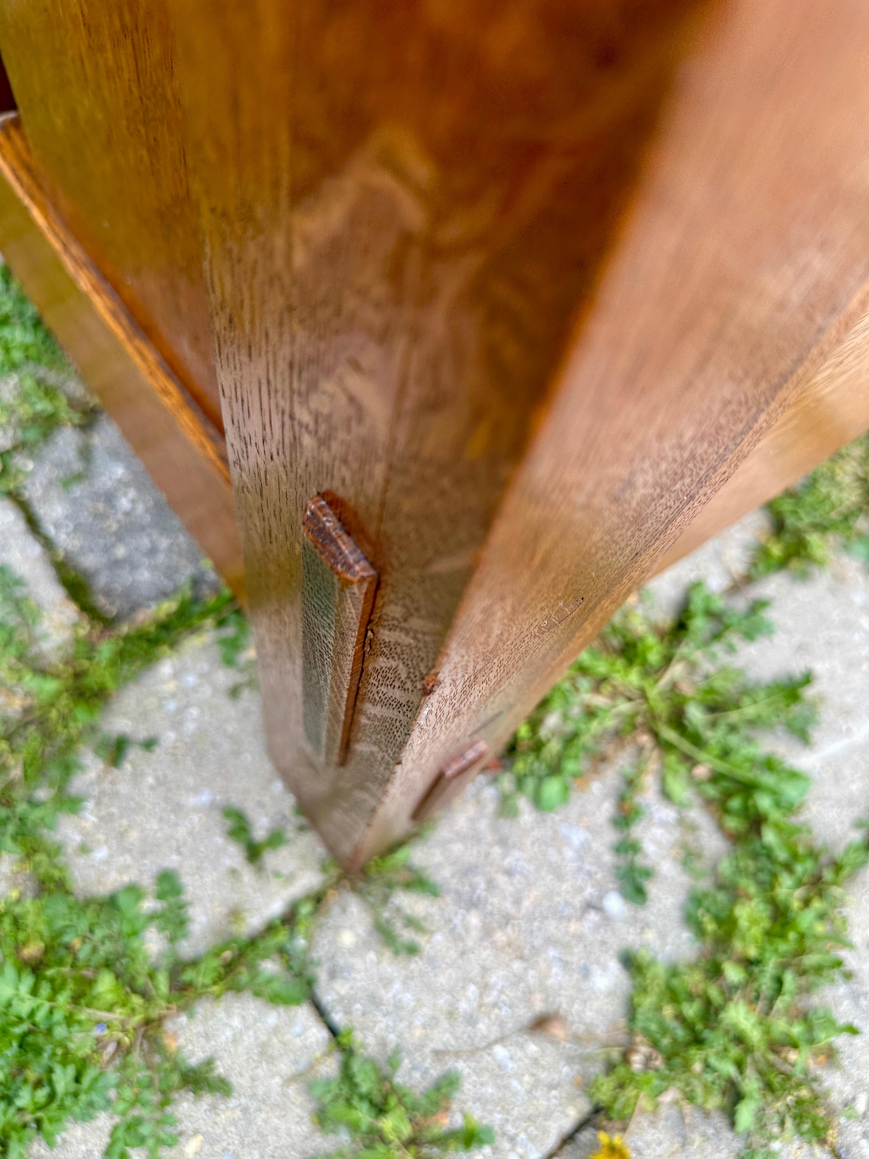 Frühe ANTIQUE GUSTAV STICKLEY    Modell 208 Settle - W7805 (amerikanisch) im Angebot