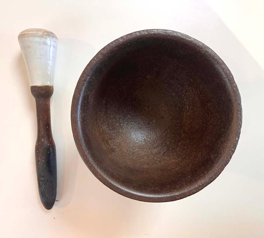 Early Antique Mortar and Pestle In Good Condition In Sag Harbor, NY