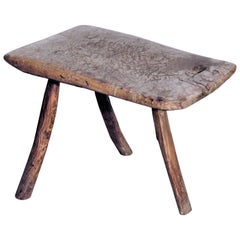 Tabouret en bois de ronce primitif et ancien