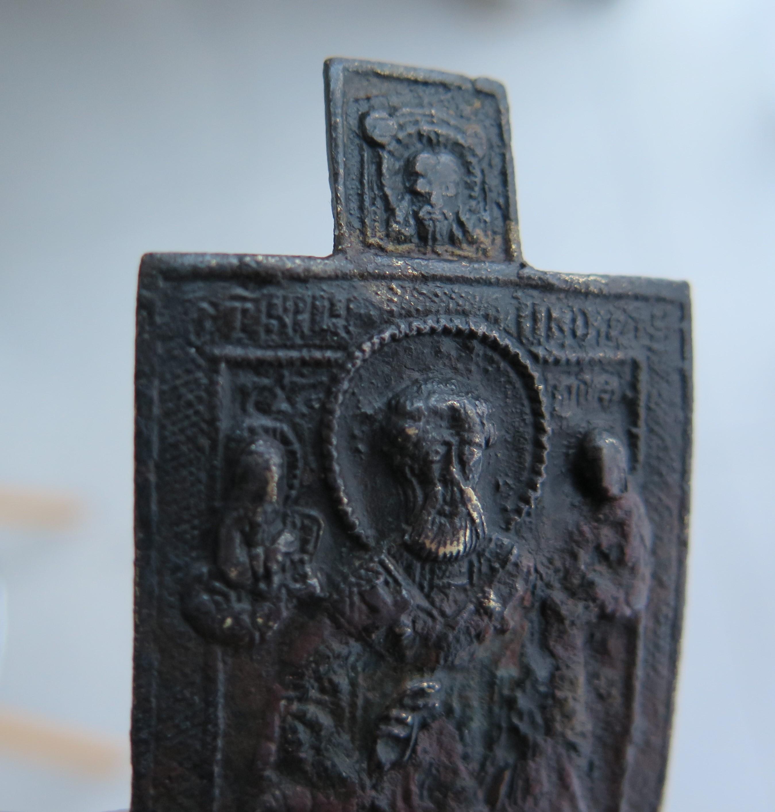 Frühe antike russische Reiseikone aus Bronze, 18. Jahrhundert oder früher im Angebot 3
