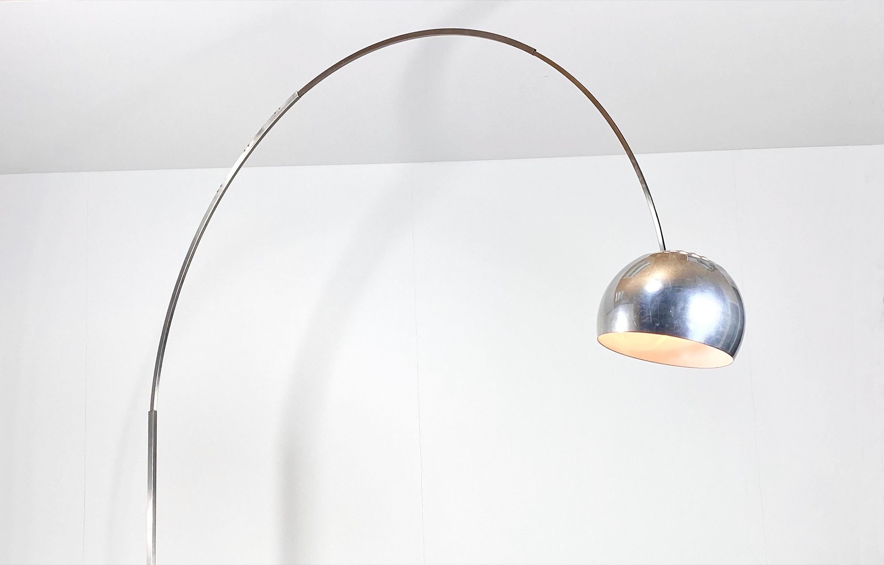 Early Arco lamp designed by Pier Giacomo & Achille Castiglioni for Flos, 1962 For Sale 4