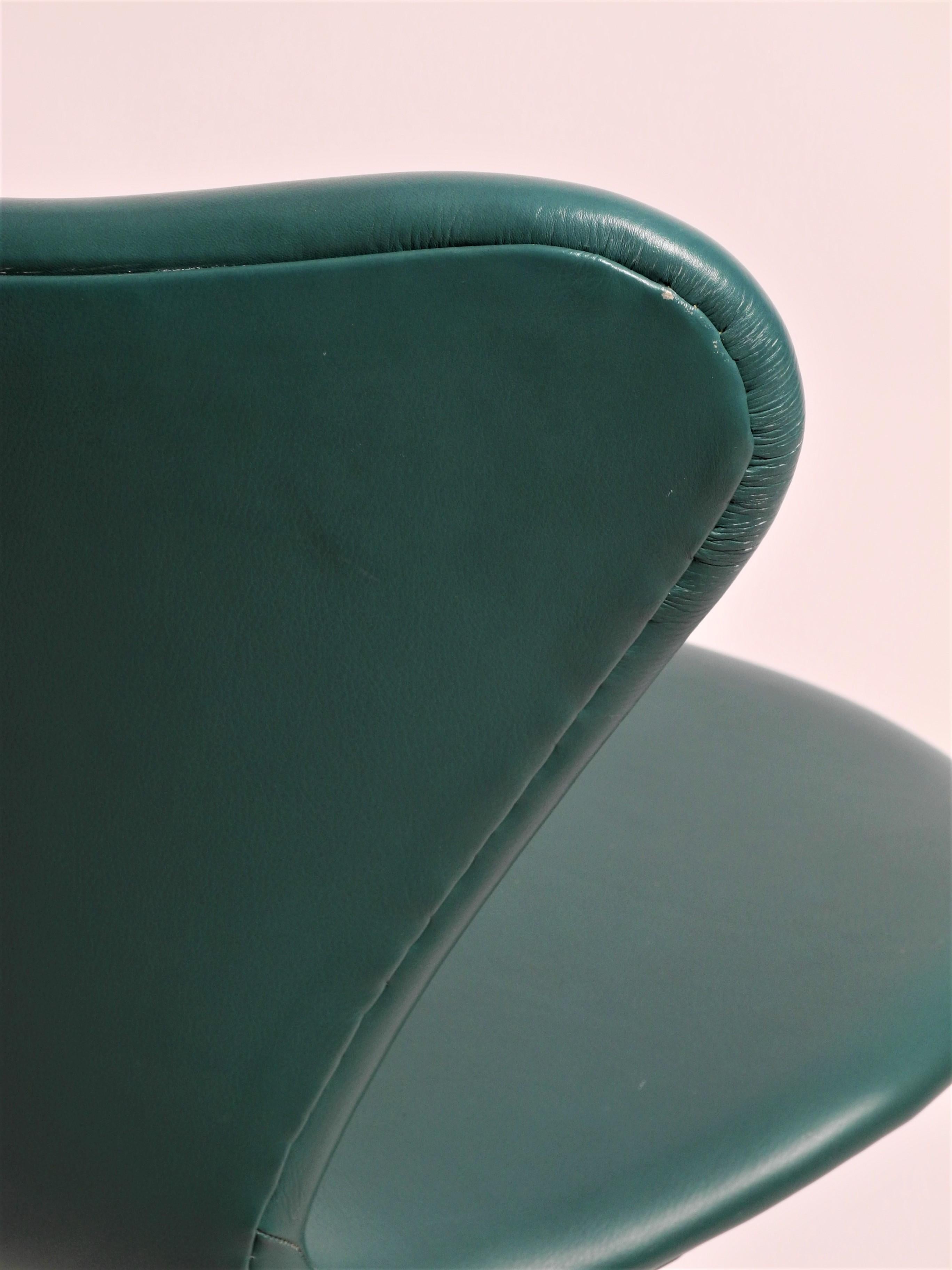 Chaise de bureau Arne Jacobsen 3117 de Fritz Hansen Turqouise Faux Cuir en vente 4