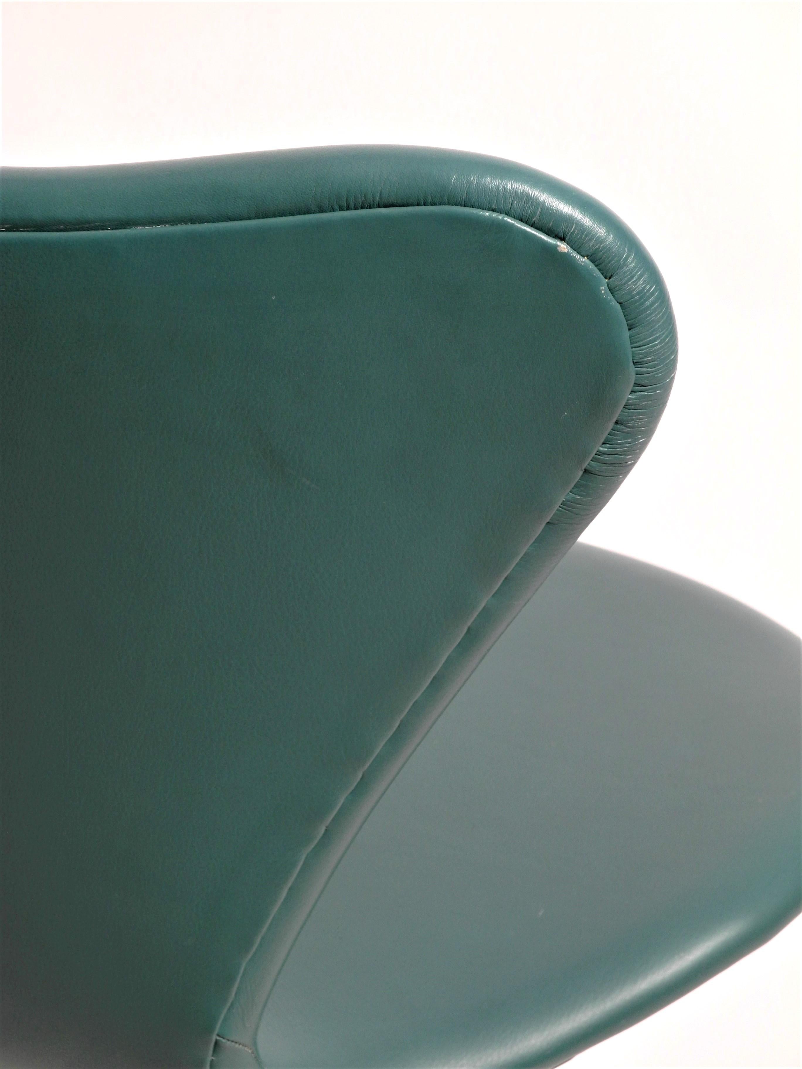 Früher Arne Jacobsen 3117 Bürostuhl von Fritz Hansen Turqouise Kunstleder im Angebot 4