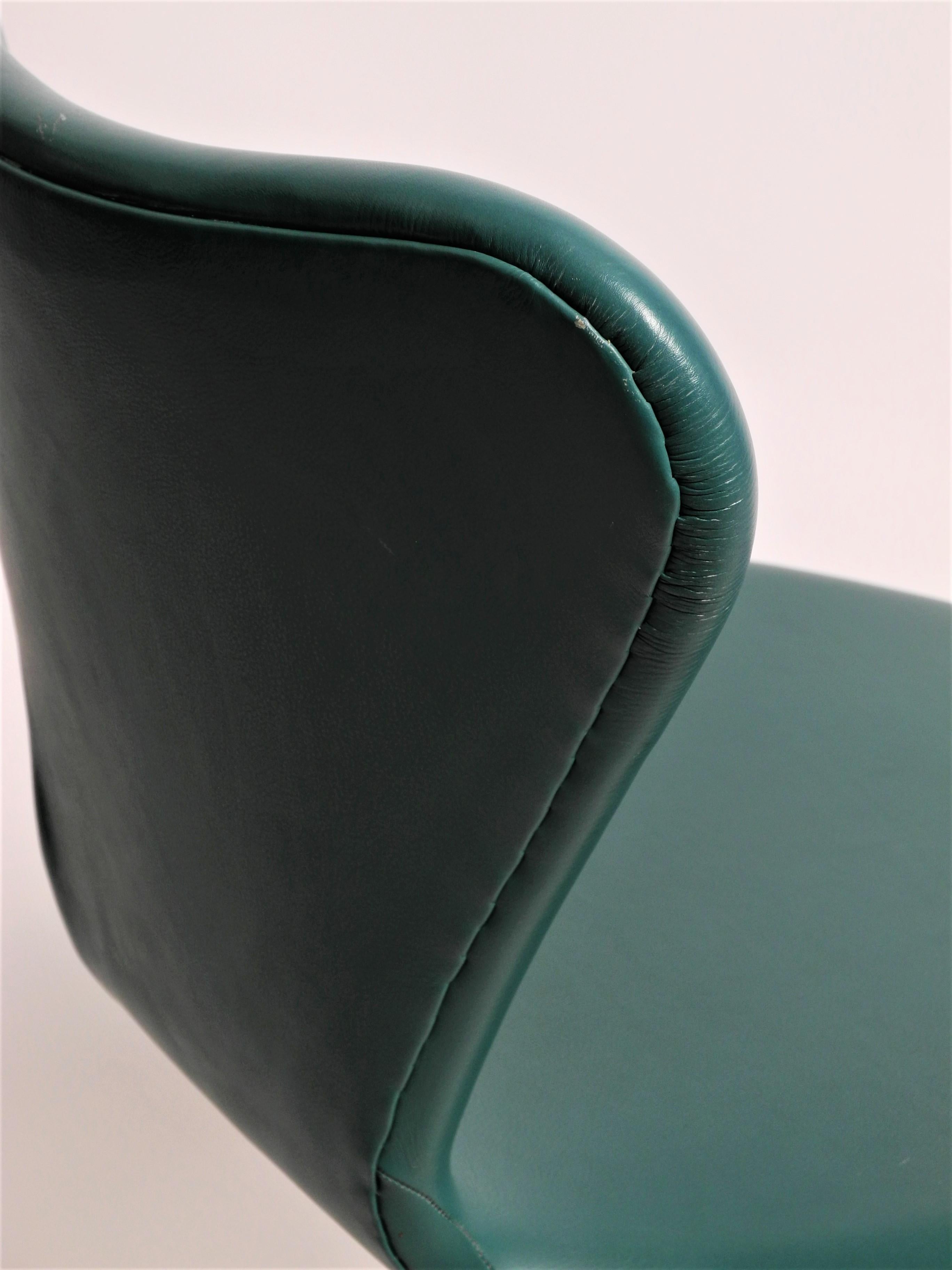Chaise de bureau Arne Jacobsen 3117 de Fritz Hansen Turqouise Faux Cuir en vente 5