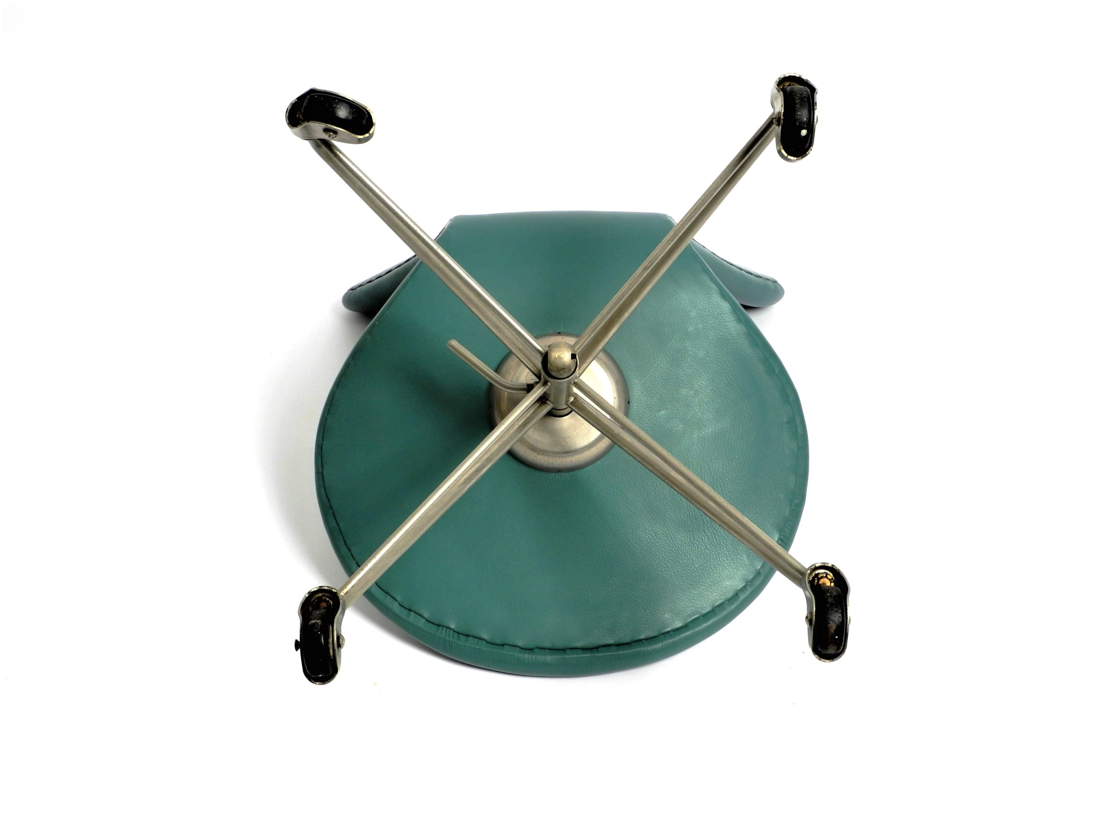 Früher Arne Jacobsen 3117 Bürostuhl von Fritz Hansen Turqouise Kunstleder im Angebot 10