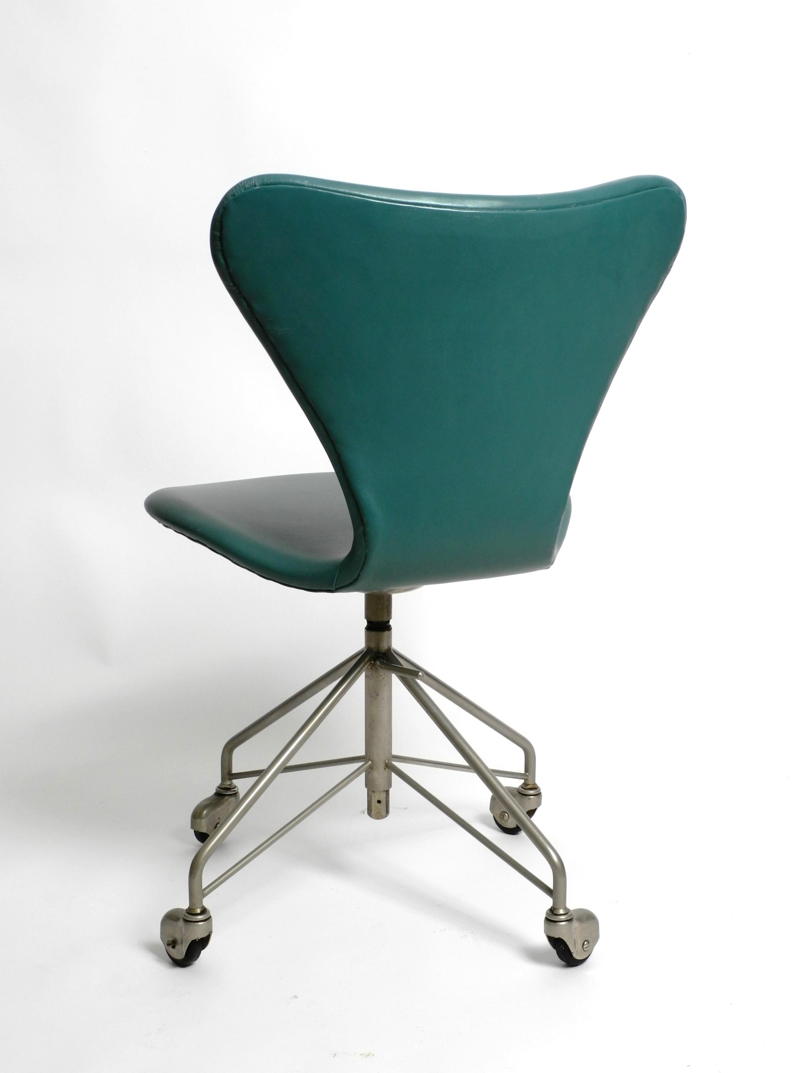 Früher Arne Jacobsen 3117 Bürostuhl von Fritz Hansen Turqouise Kunstleder (Stahl) im Angebot