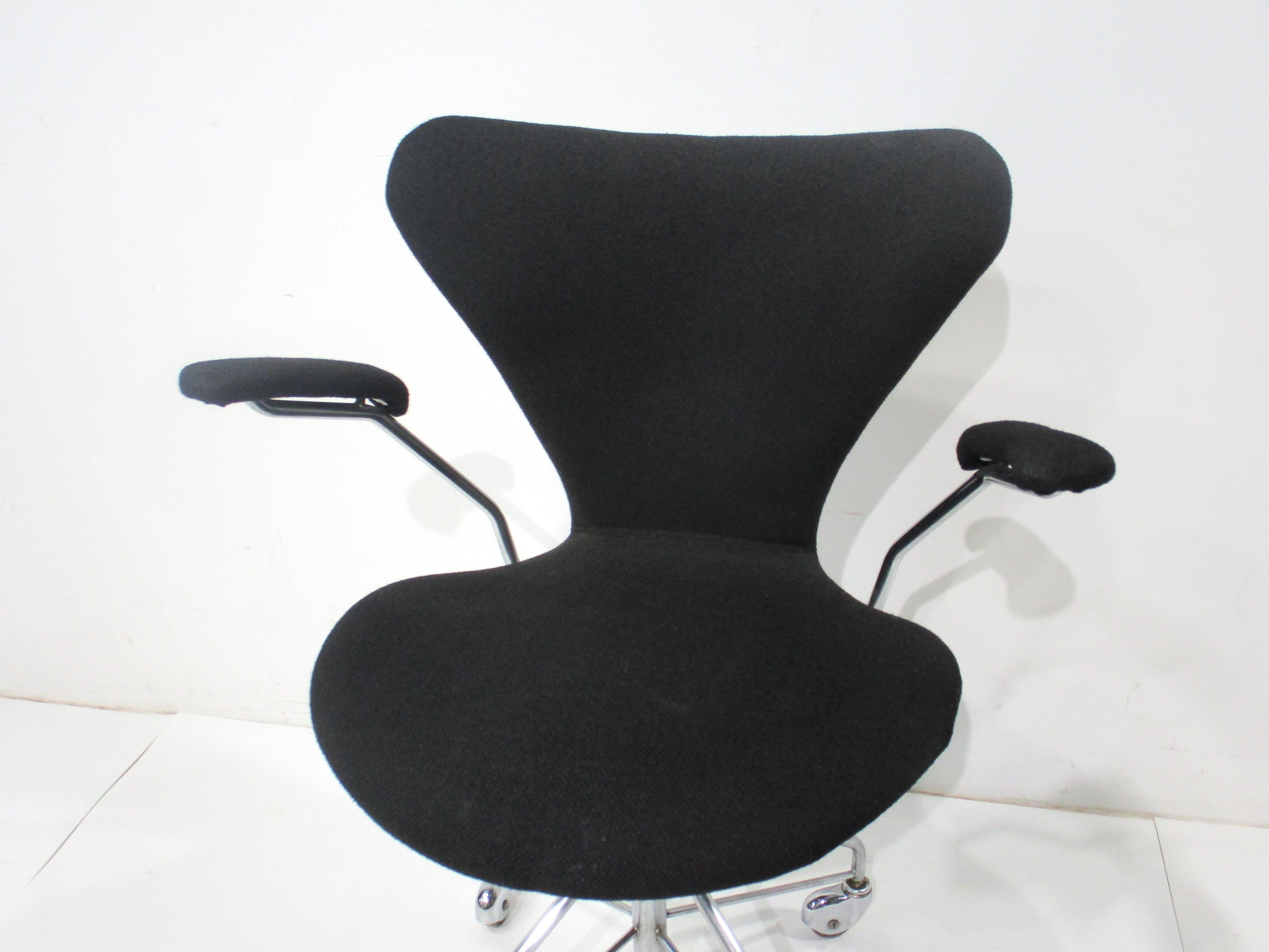Early Arne Jacobsen 3117 Rolling Desk Chair for Fritz Hansen Denmark 4