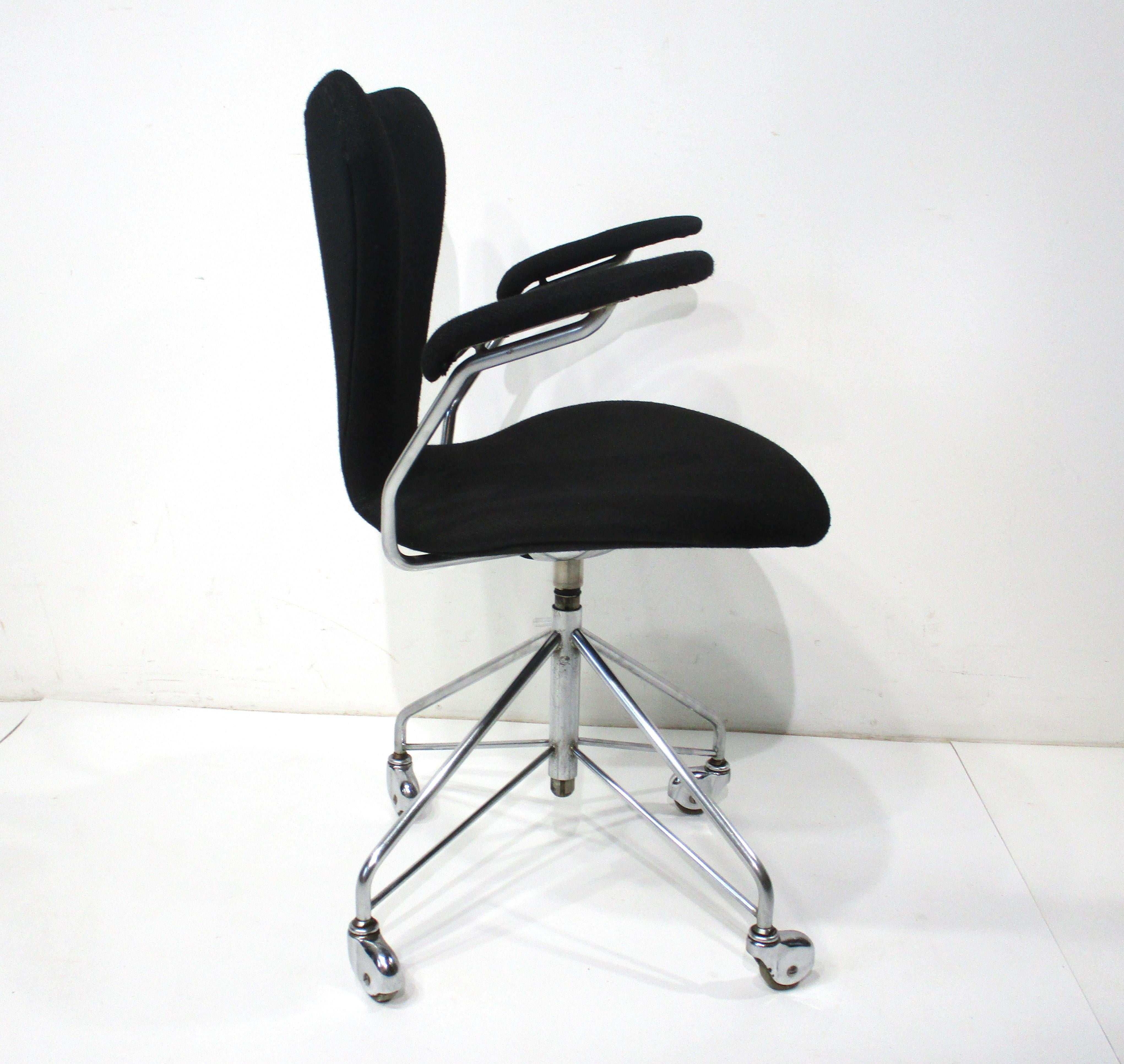 Mid-Century Modern Early Arne Jacobsen 3117 Rolling Desk Chair for Fritz Hansen Denmark