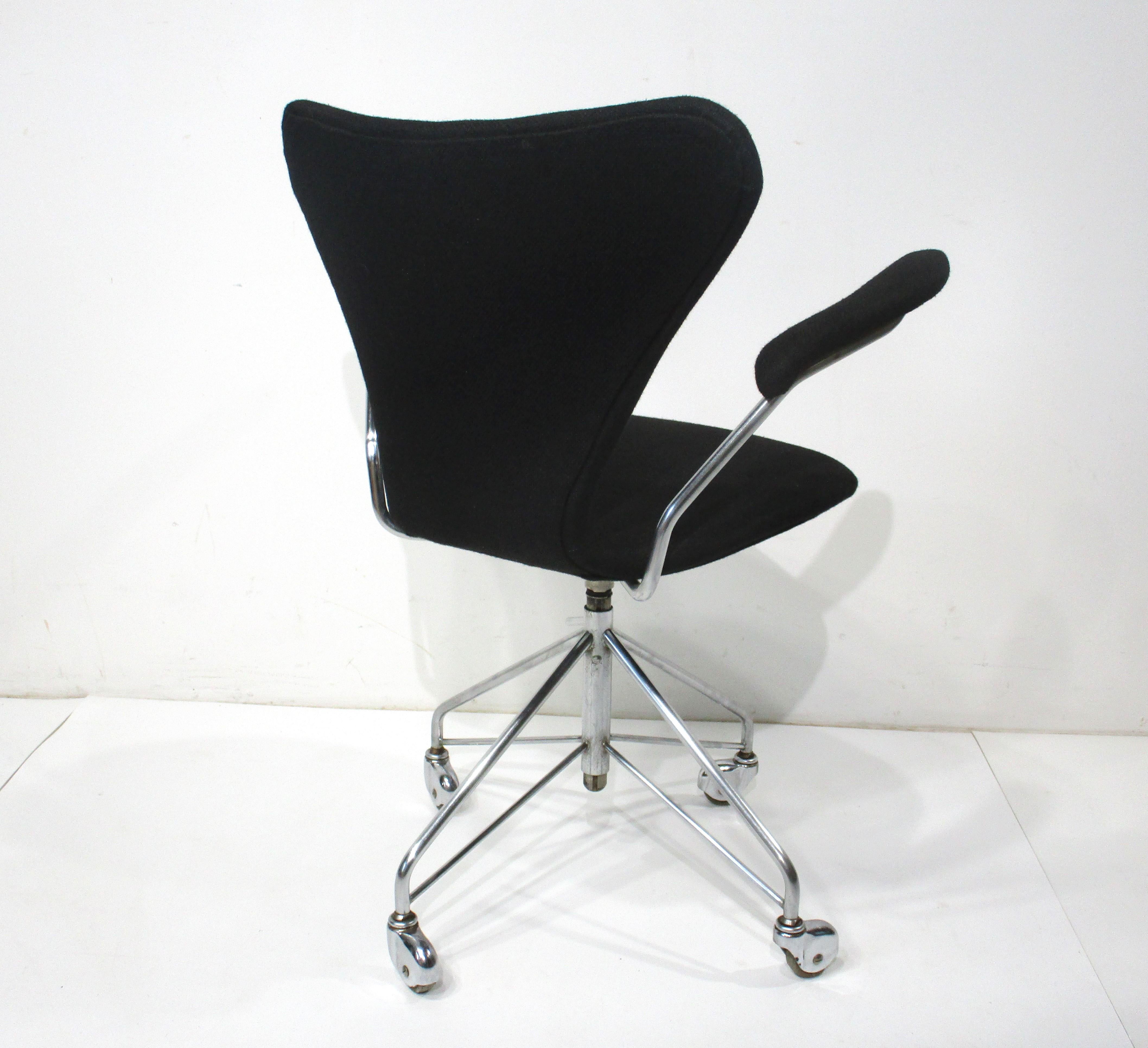 Danish Early Arne Jacobsen 3117 Rolling Desk Chair for Fritz Hansen Denmark