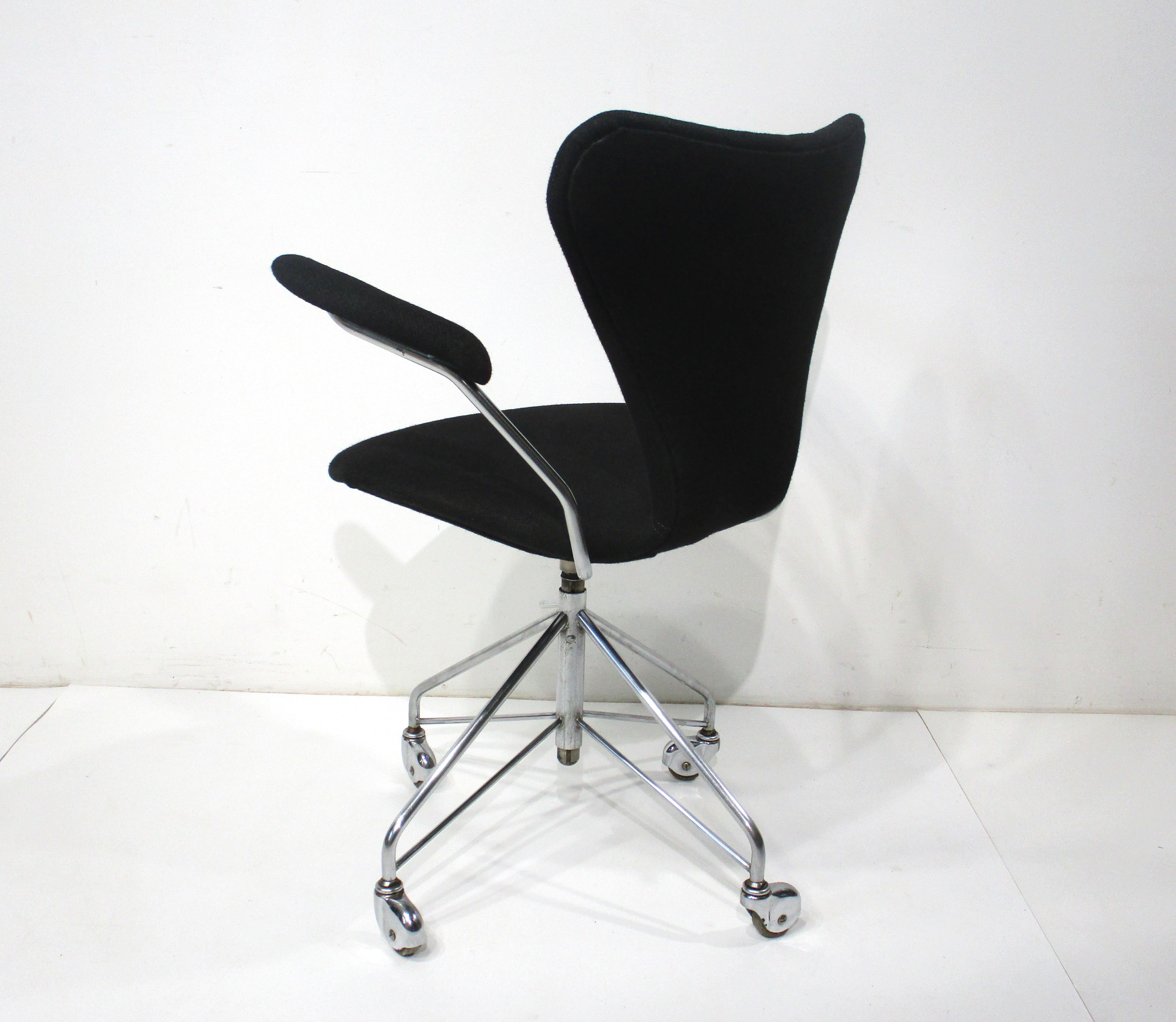20th Century Early Arne Jacobsen 3117 Rolling Desk Chair for Fritz Hansen Denmark