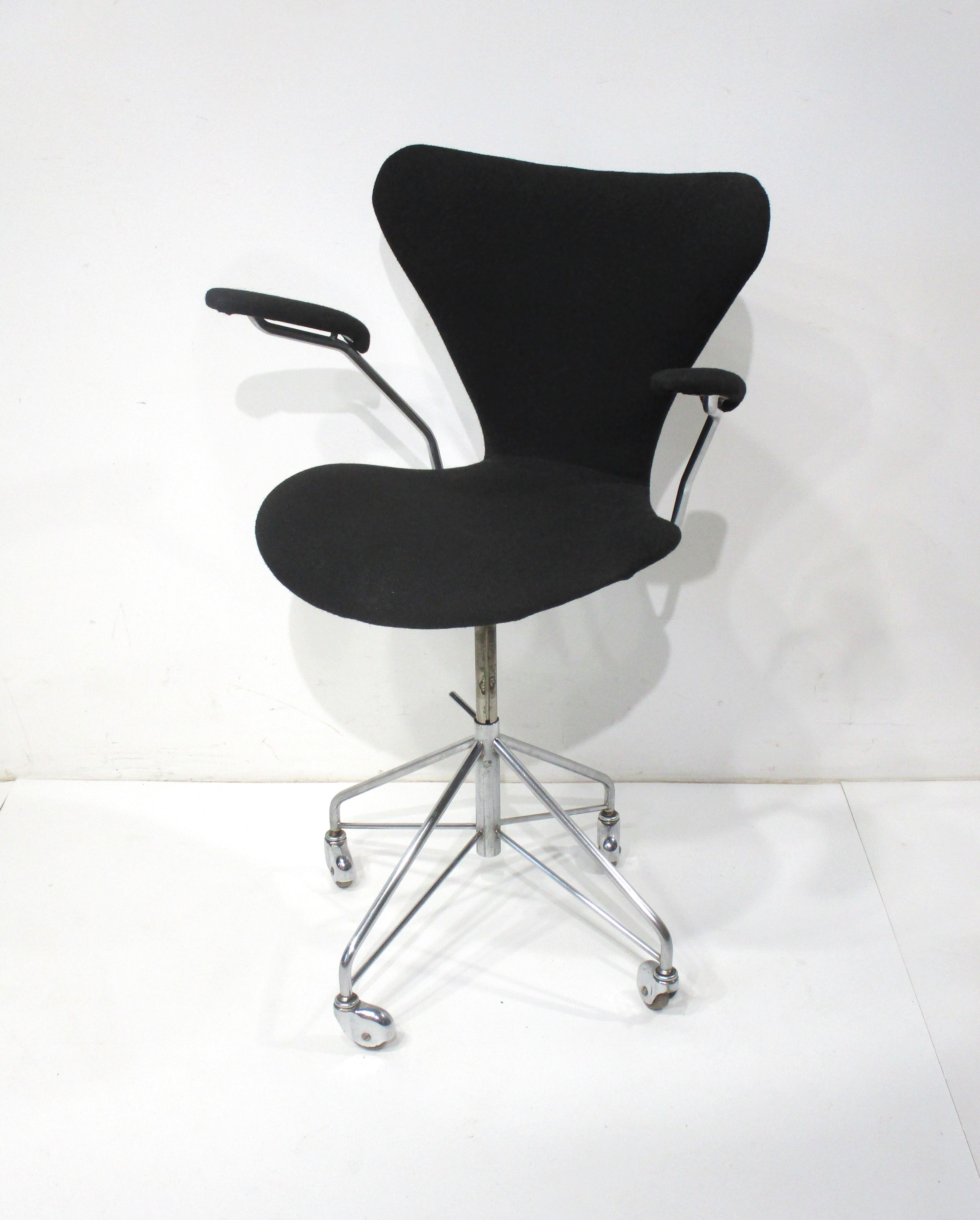 Early Arne Jacobsen 3117 Rolling Desk Chair for Fritz Hansen Denmark 1