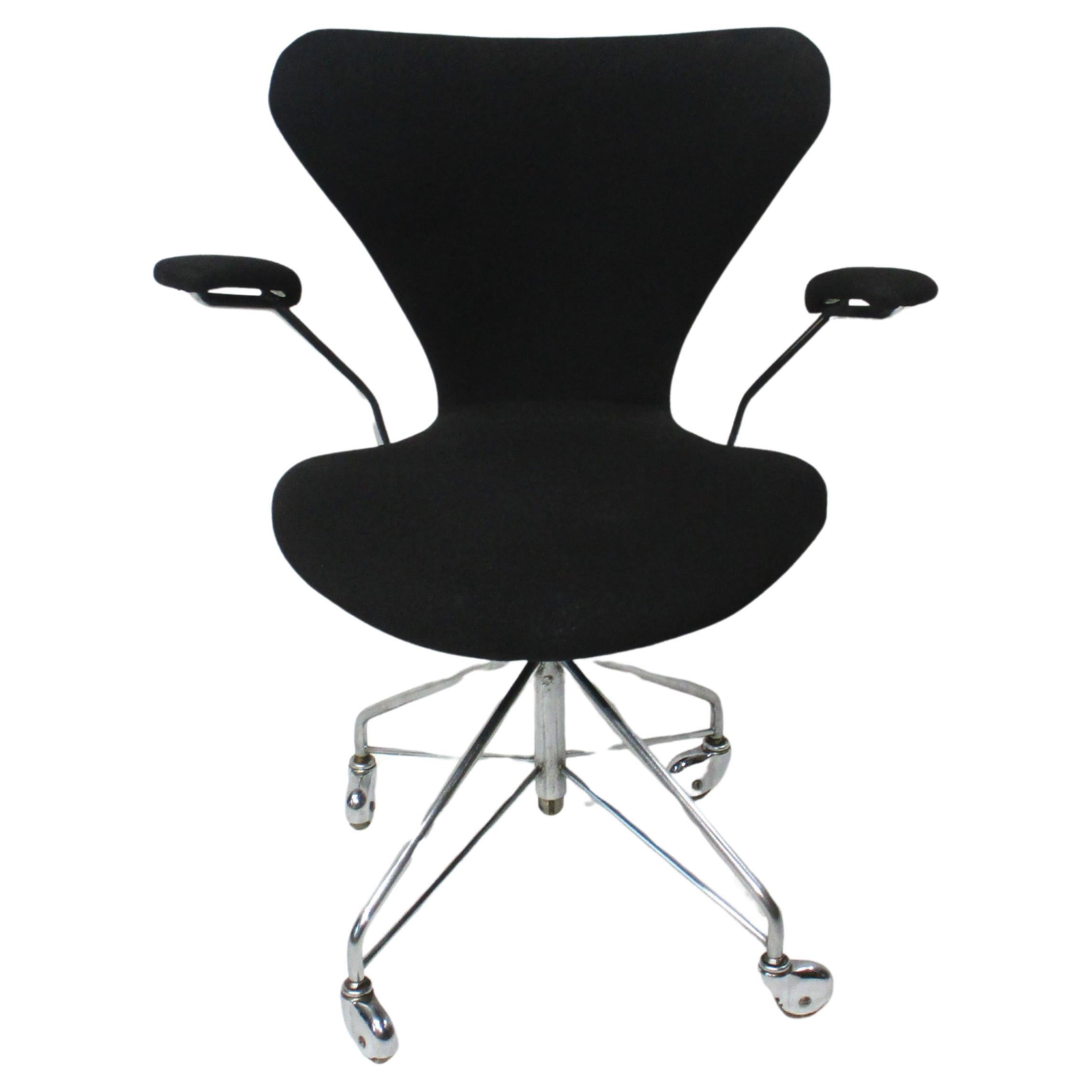 Early Arne Jacobsen 3117 Rolling Desk Chair for Fritz Hansen Denmark