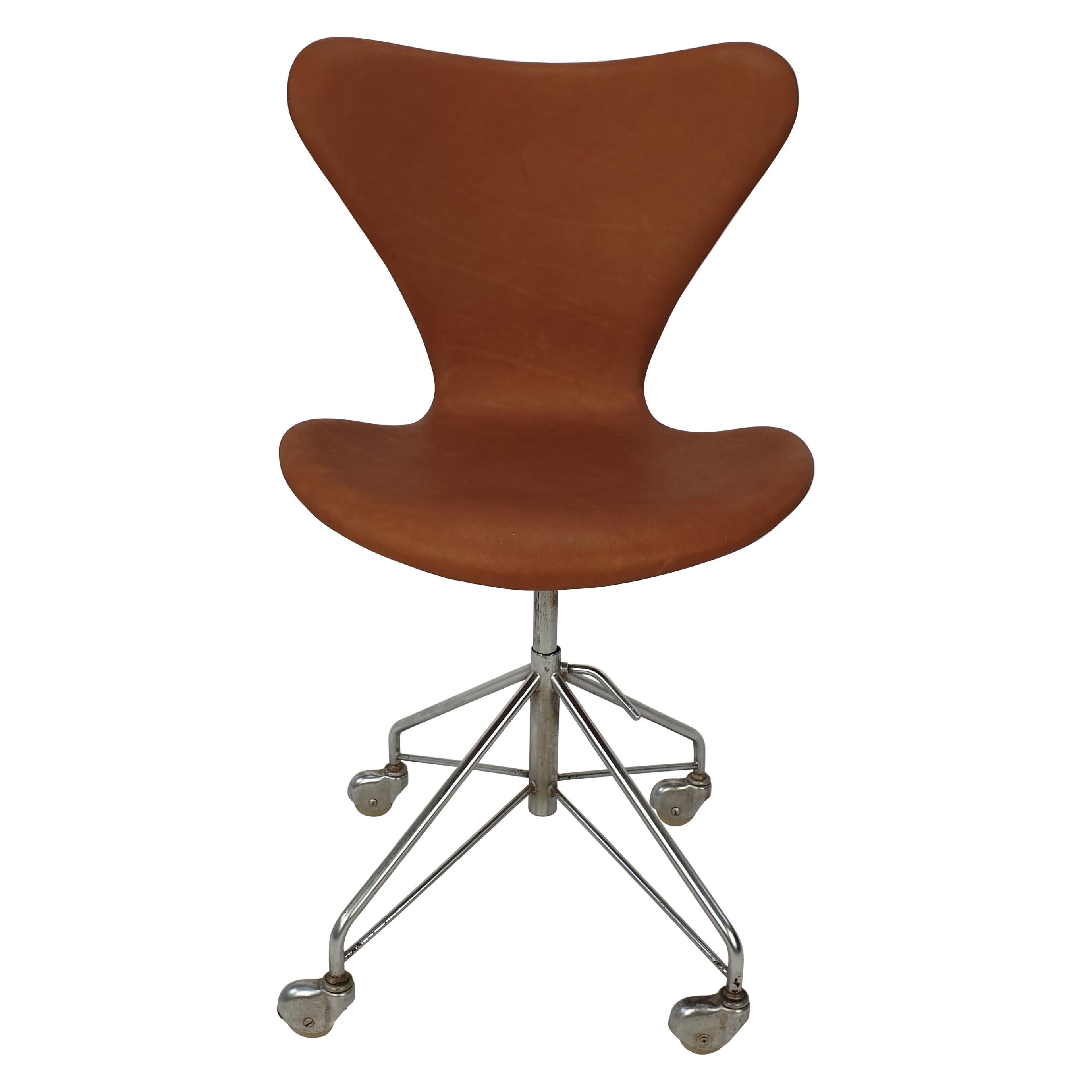 Early Arne Jacobsen 3117 Swivel Desk Chair by Fritz Hansen, 1960's