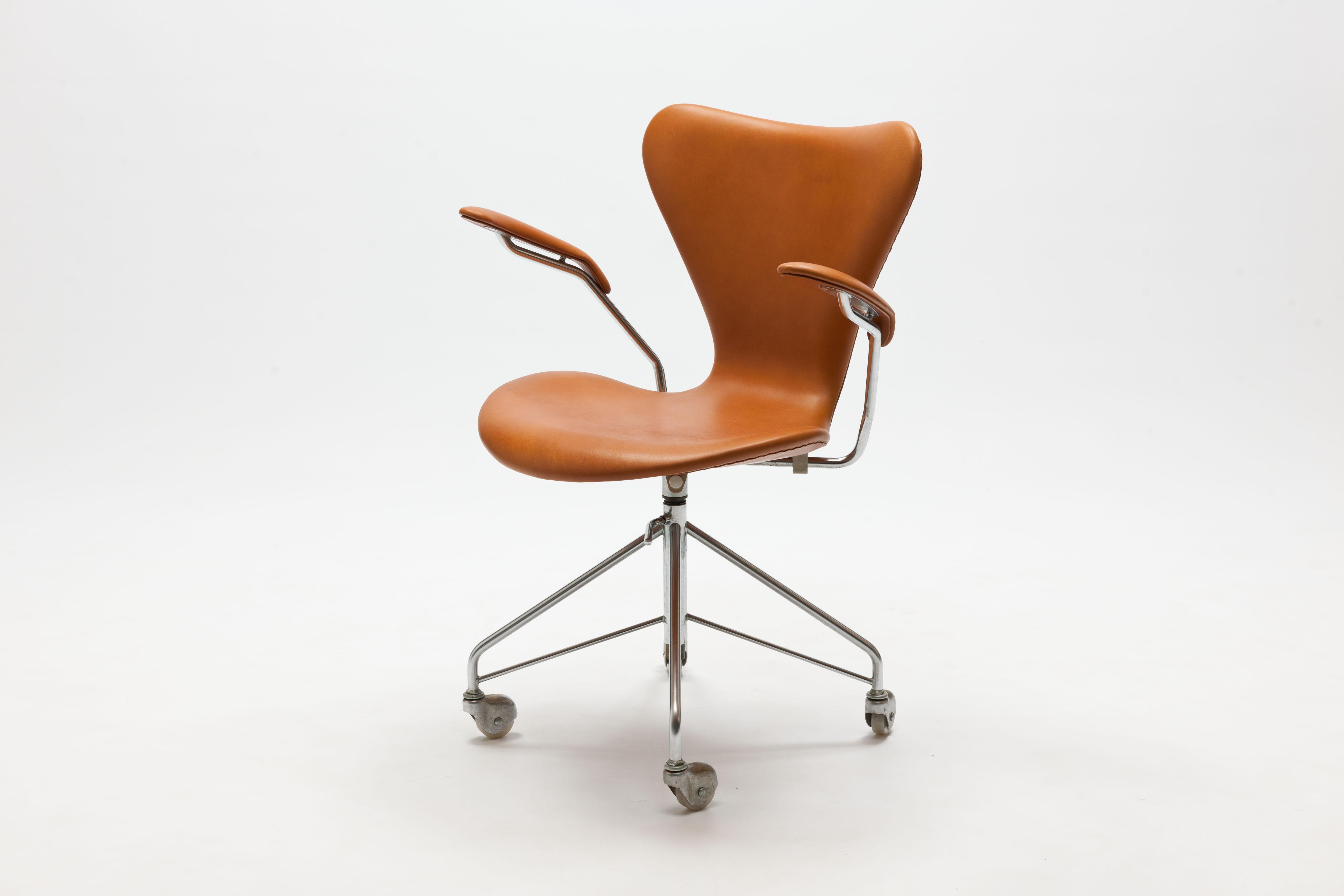 Early Arne Jacobsen Cognac Leather 3217 Swivel Desk Chair with Arms 3