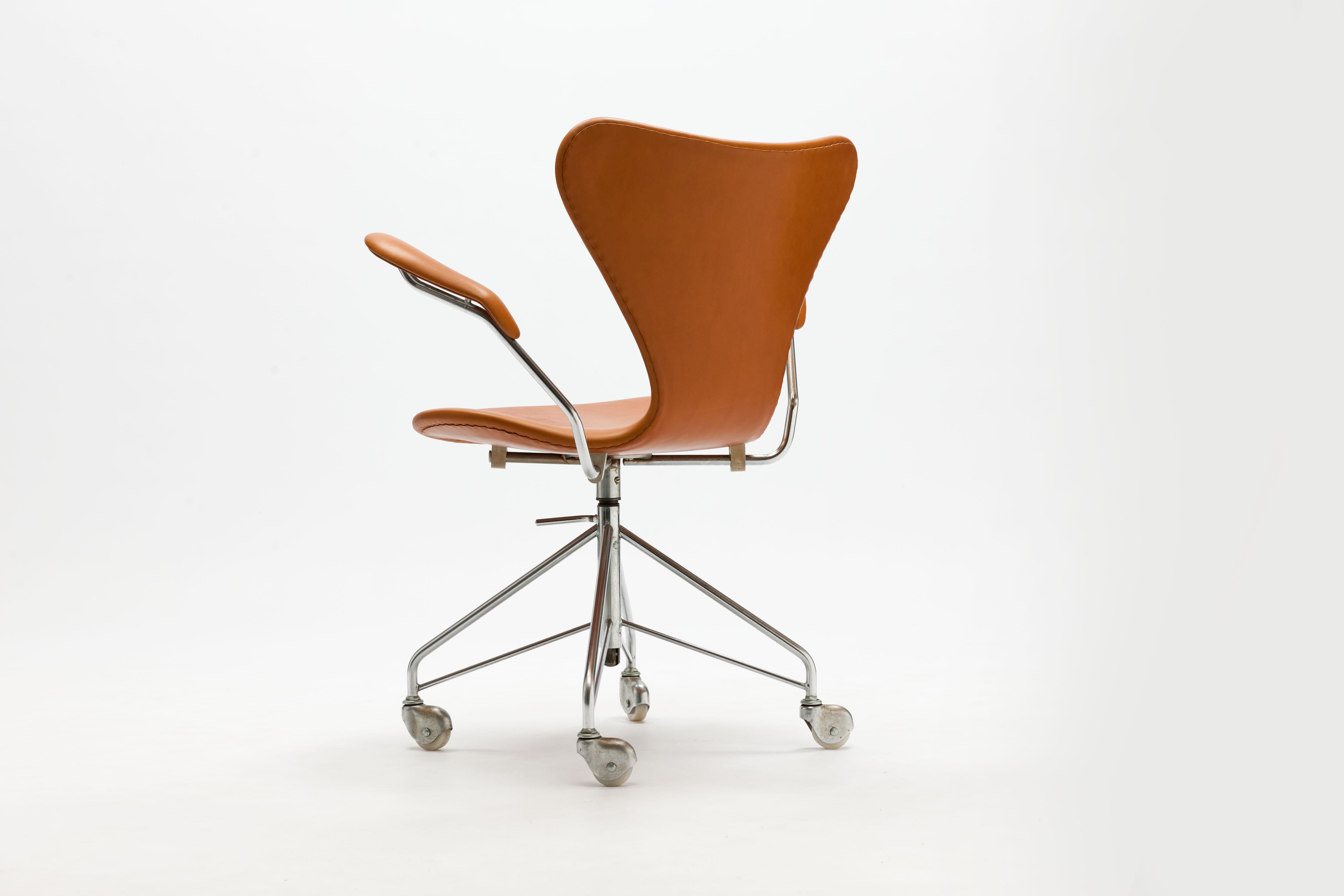 swivel desk chair with arms