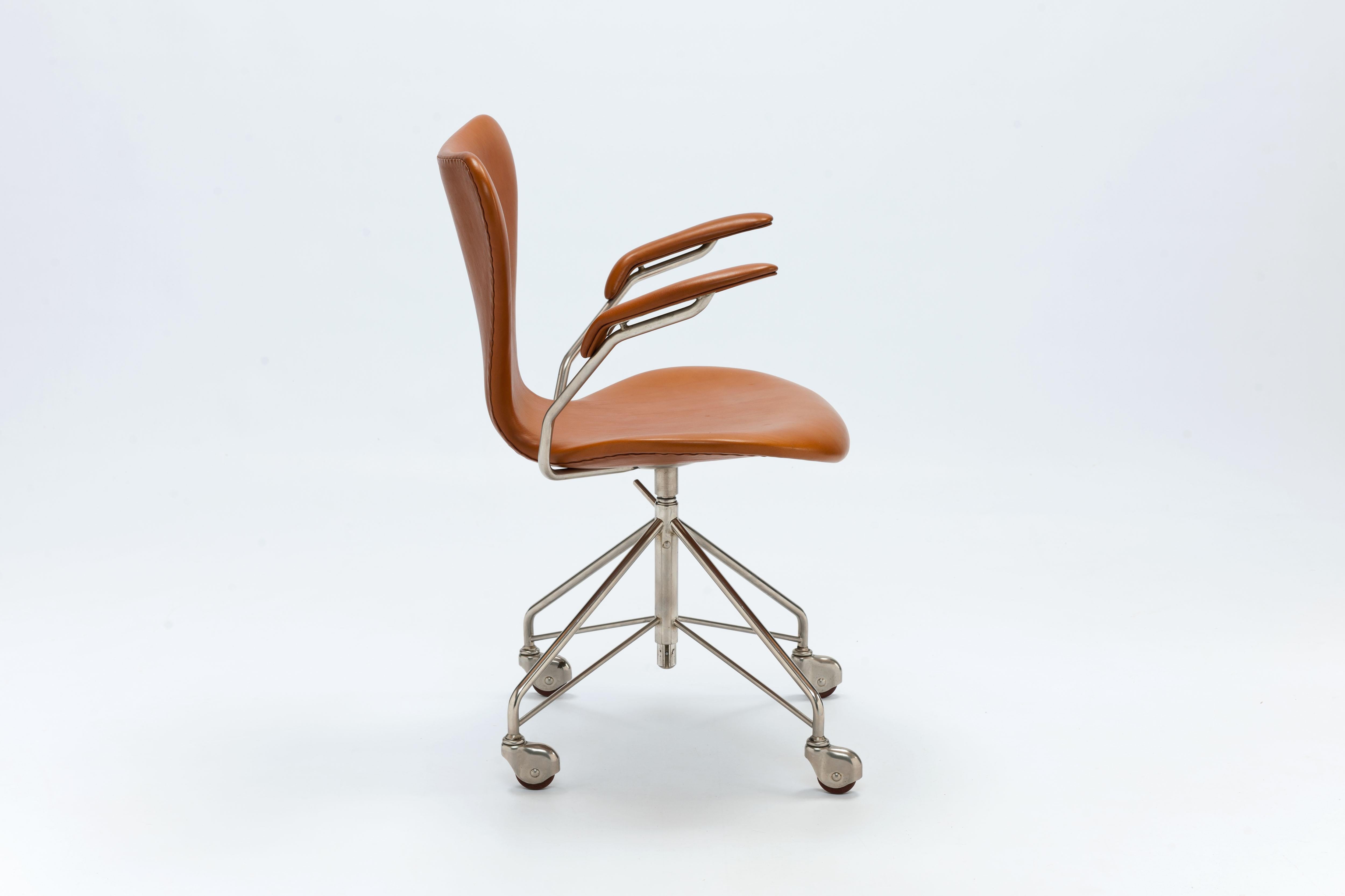 Scandinavian Modern Early Arne Jacobsen Cognac Leather 3217 Swivel Desk Chair with Arms