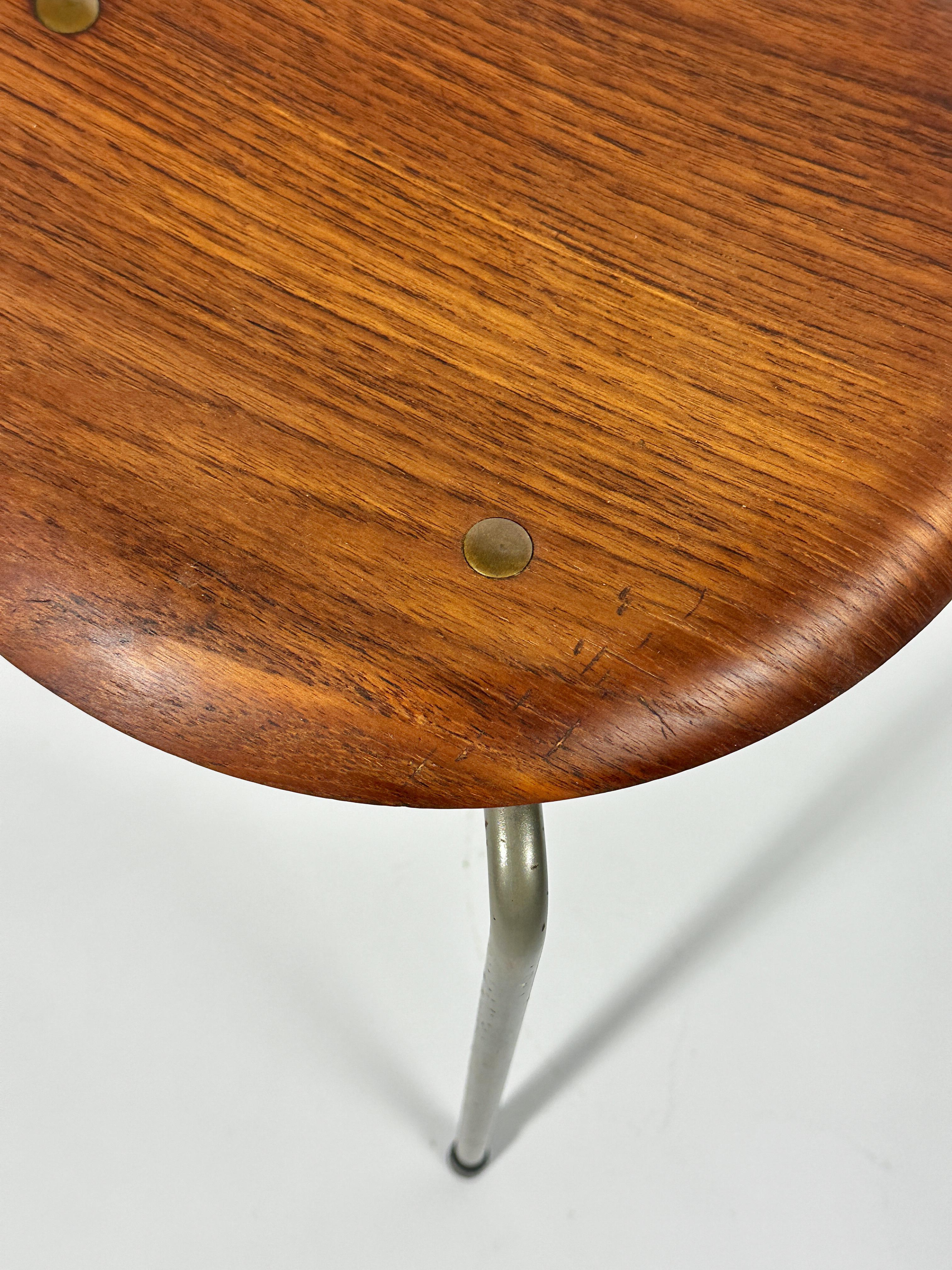Sgabello Dot Arne Jacobsen in teak Fritz Hansen Danimarca danese 1950s in vendita 2