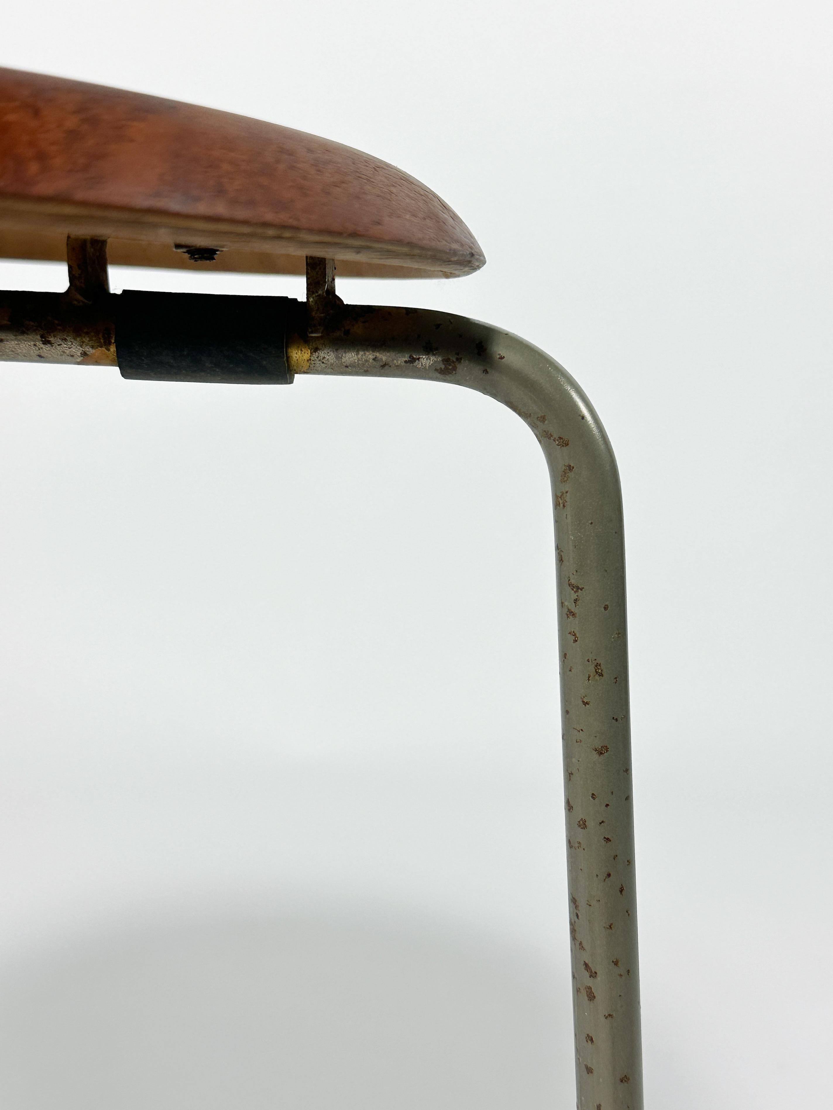 Sgabello Dot Arne Jacobsen in teak Fritz Hansen Danimarca danese 1950s in vendita 4