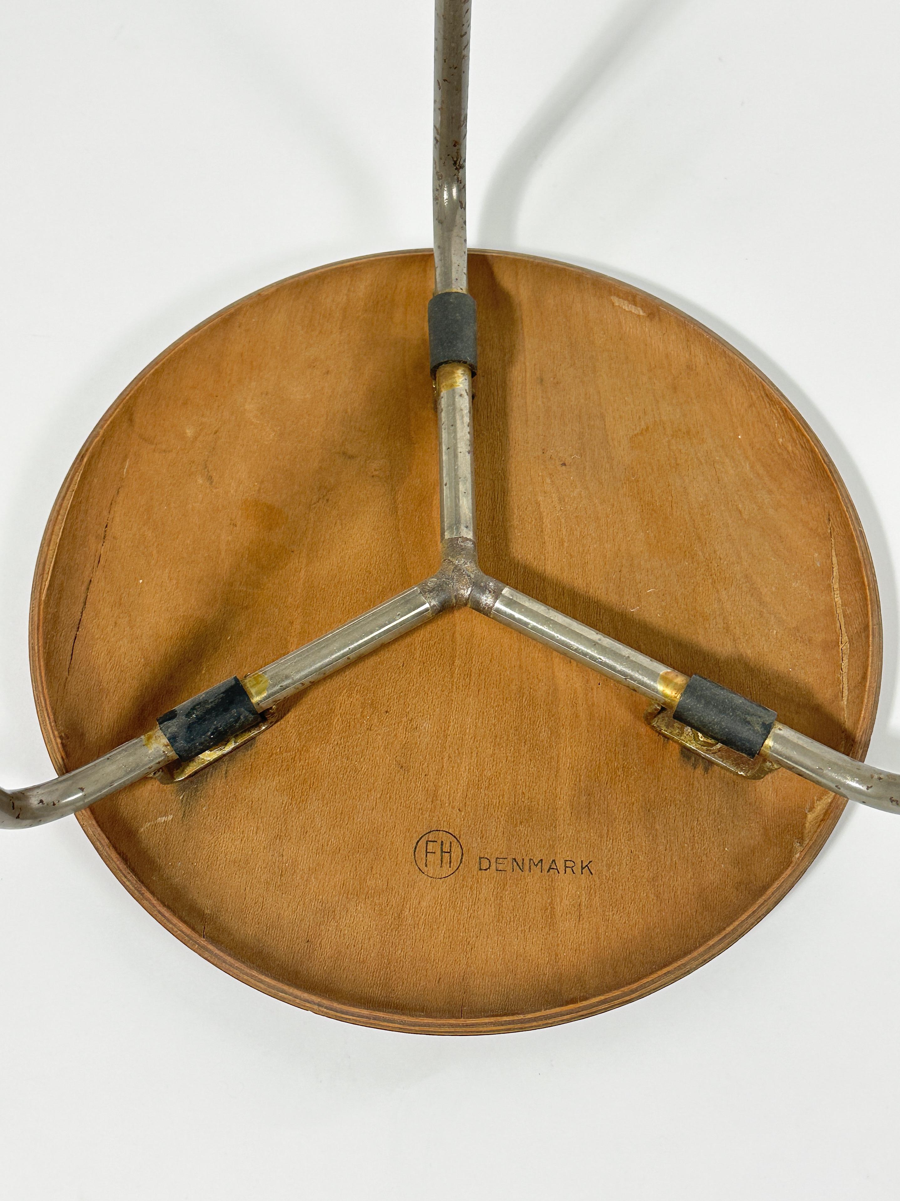 Sgabello Dot Arne Jacobsen in teak Fritz Hansen Danimarca danese 1950s in vendita 5