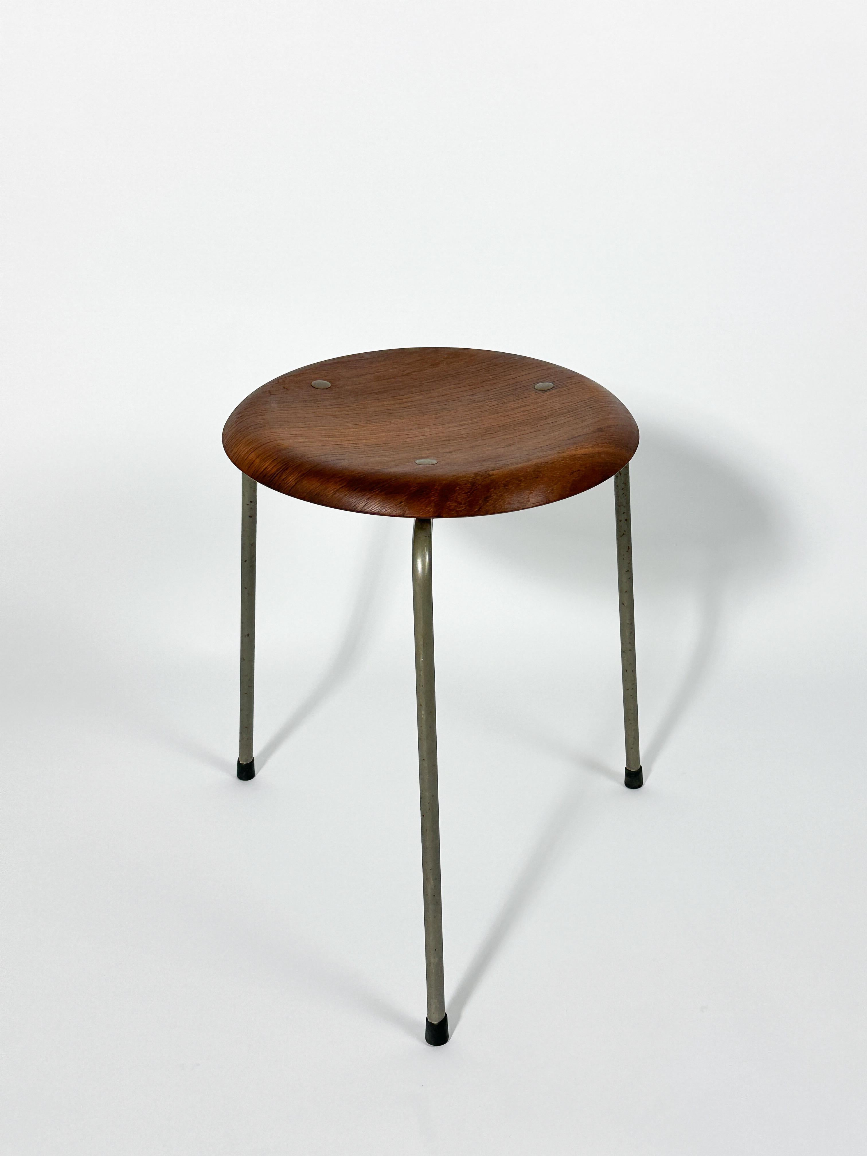 Fatto a mano Sgabello Dot Arne Jacobsen in teak Fritz Hansen Danimarca danese 1950s in vendita