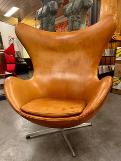 Early Arne Jacobsen egg chair
