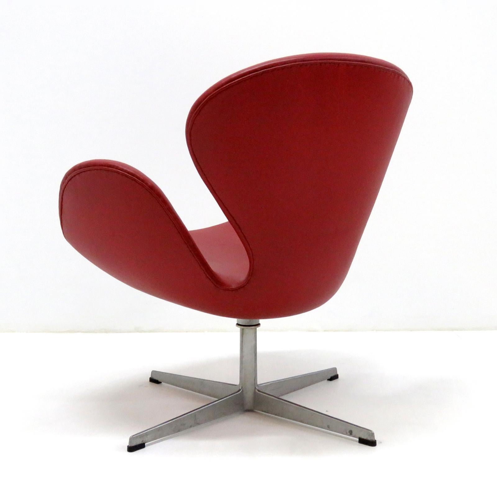 Mid-Century Modern Early Arne Jacobsen 'Swan Chair' by Fritz Hansen