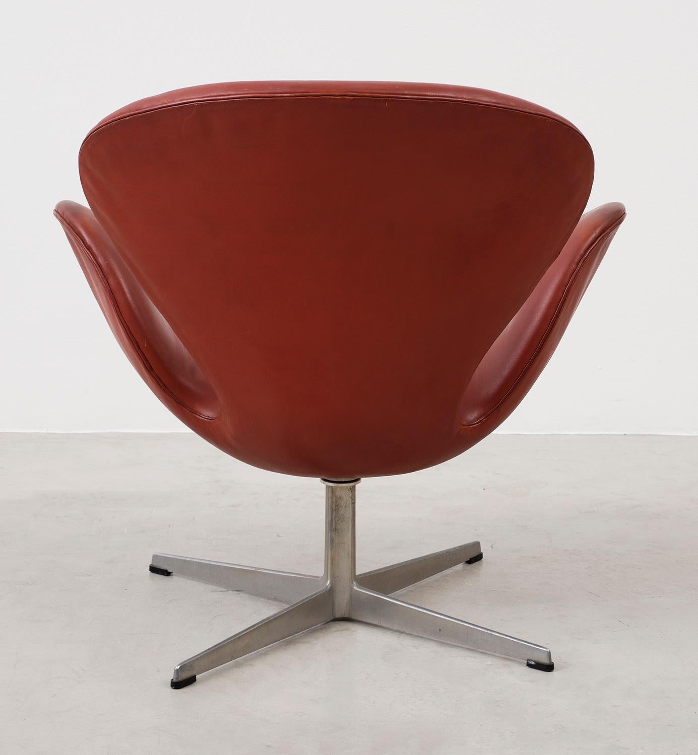 Mid-Century moderno La prima sedia a cigno di Arne Jacobsen in pelle originale