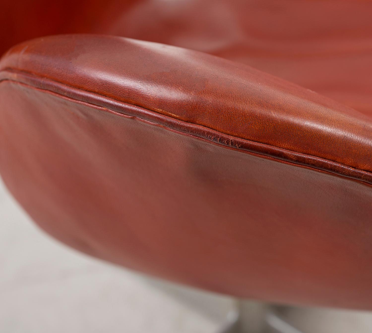 Pelle La prima sedia a cigno di Arne Jacobsen in pelle originale