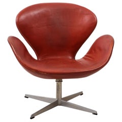 La prima sedia a cigno di Arne Jacobsen in pelle originale