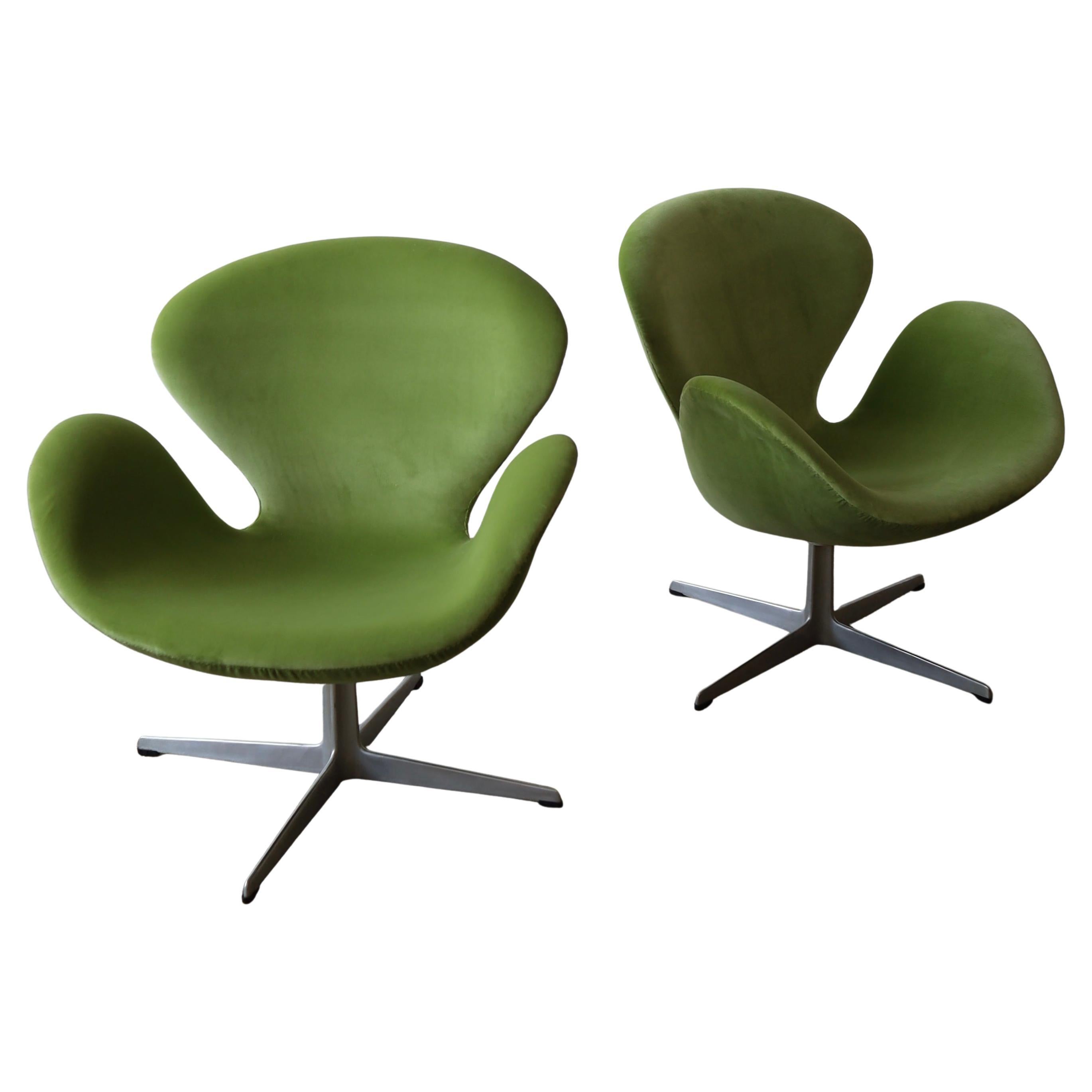 Sillas "Cisne" antiguas de Arne Jacobsen, un par en venta