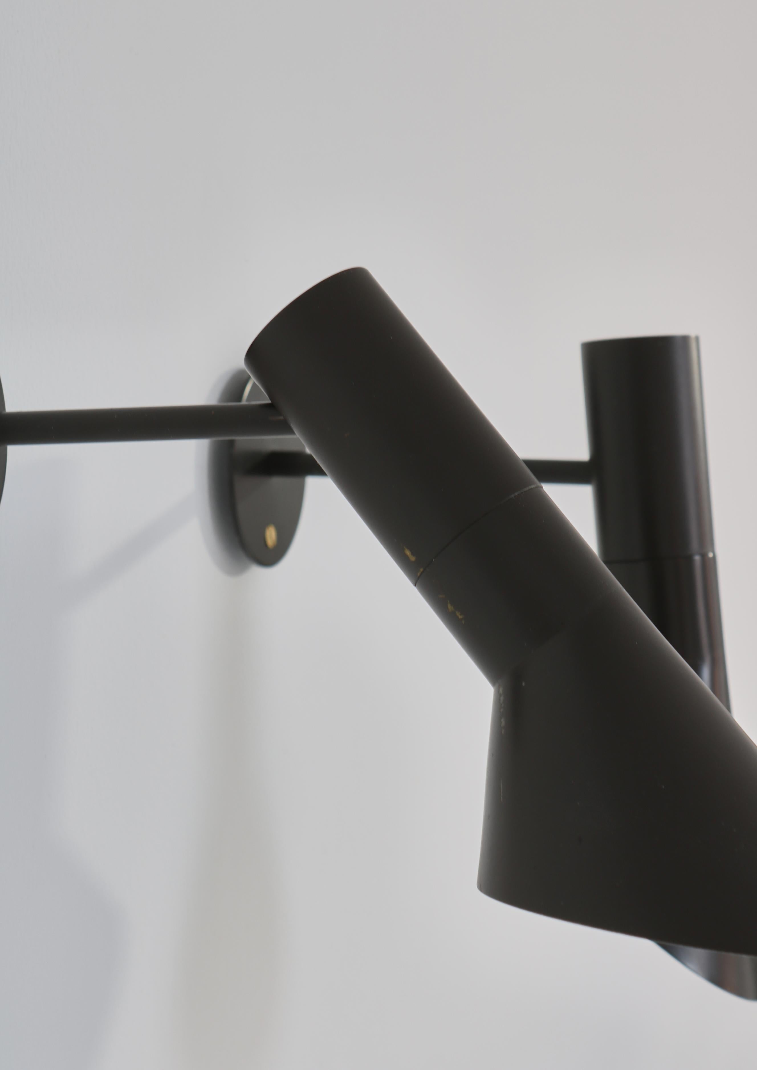 Primeras lámparas de pared con visera Arne Jacobsen Laca marrón oscura Louis Poulsen, 1957 en venta 4