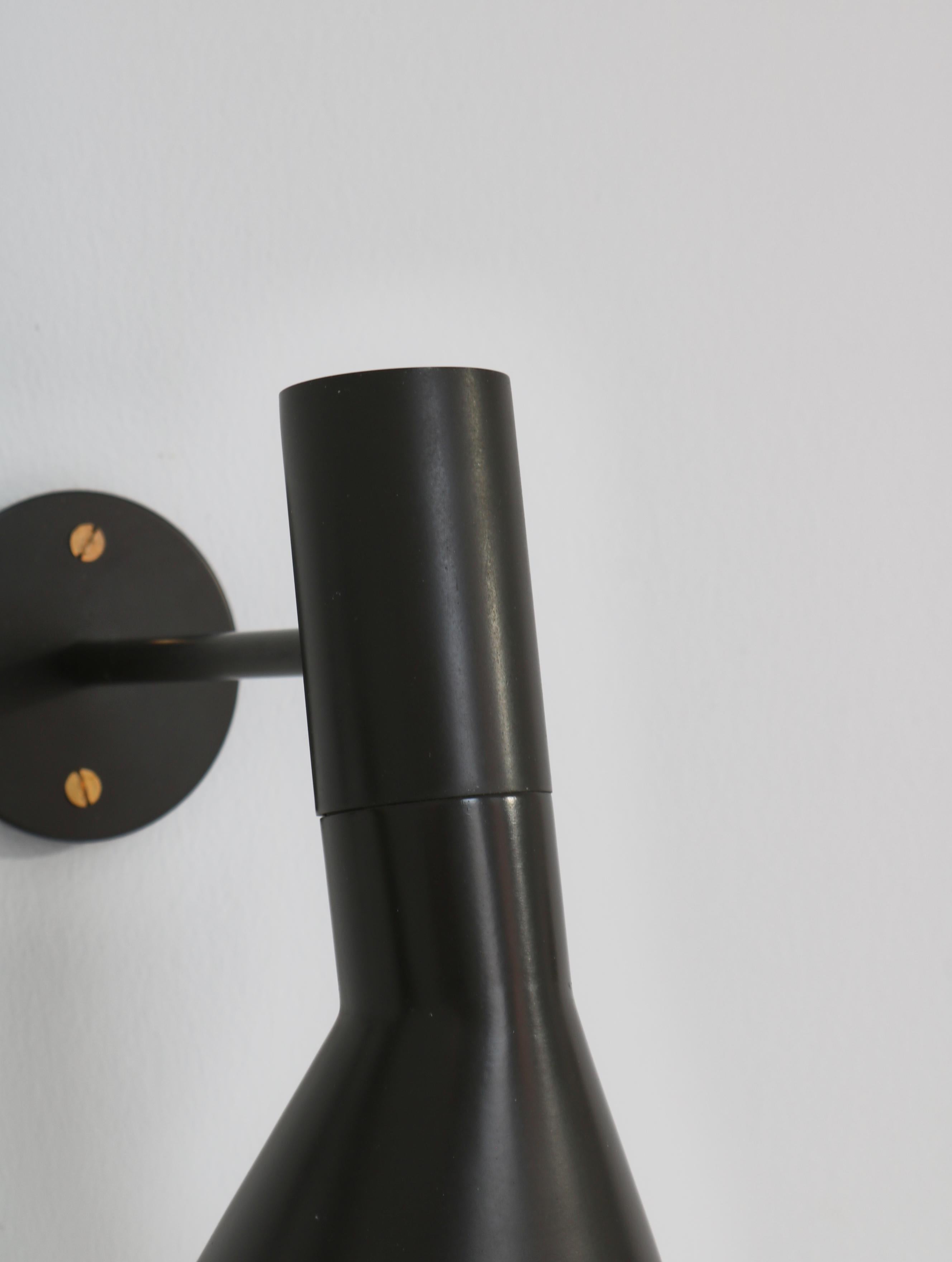 Primeras lámparas de pared con visera Arne Jacobsen Laca marrón oscura Louis Poulsen, 1957 en venta 5