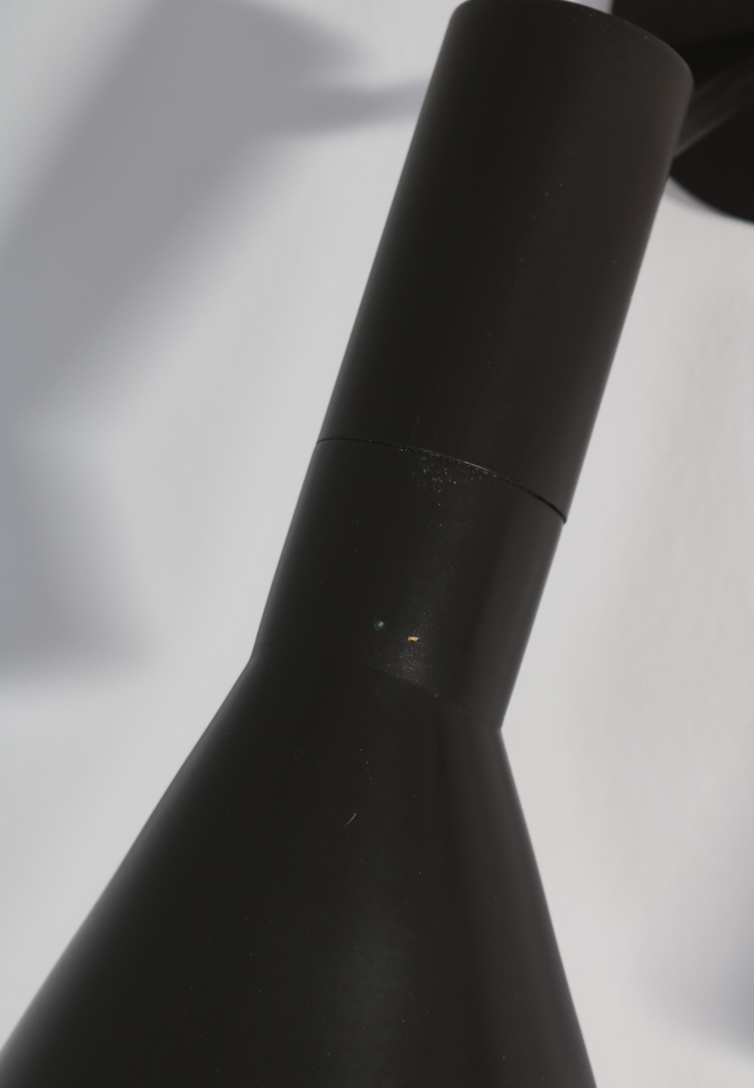 Primeras lámparas de pared con visera Arne Jacobsen Laca marrón oscura Louis Poulsen, 1957 en venta 2