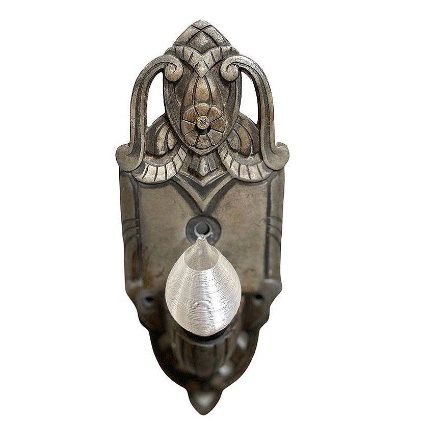 Americano Lampada da parete in alluminio Machin del primo periodo Art Decco, coppia in vendita