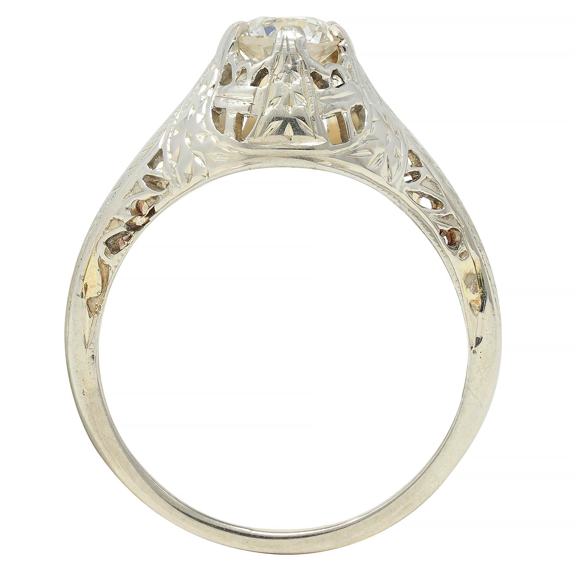 Bague de fiançailles Foliate ancienne Art déco en or blanc 18 carats avec diamants 0,52 carat poids total en vente 5