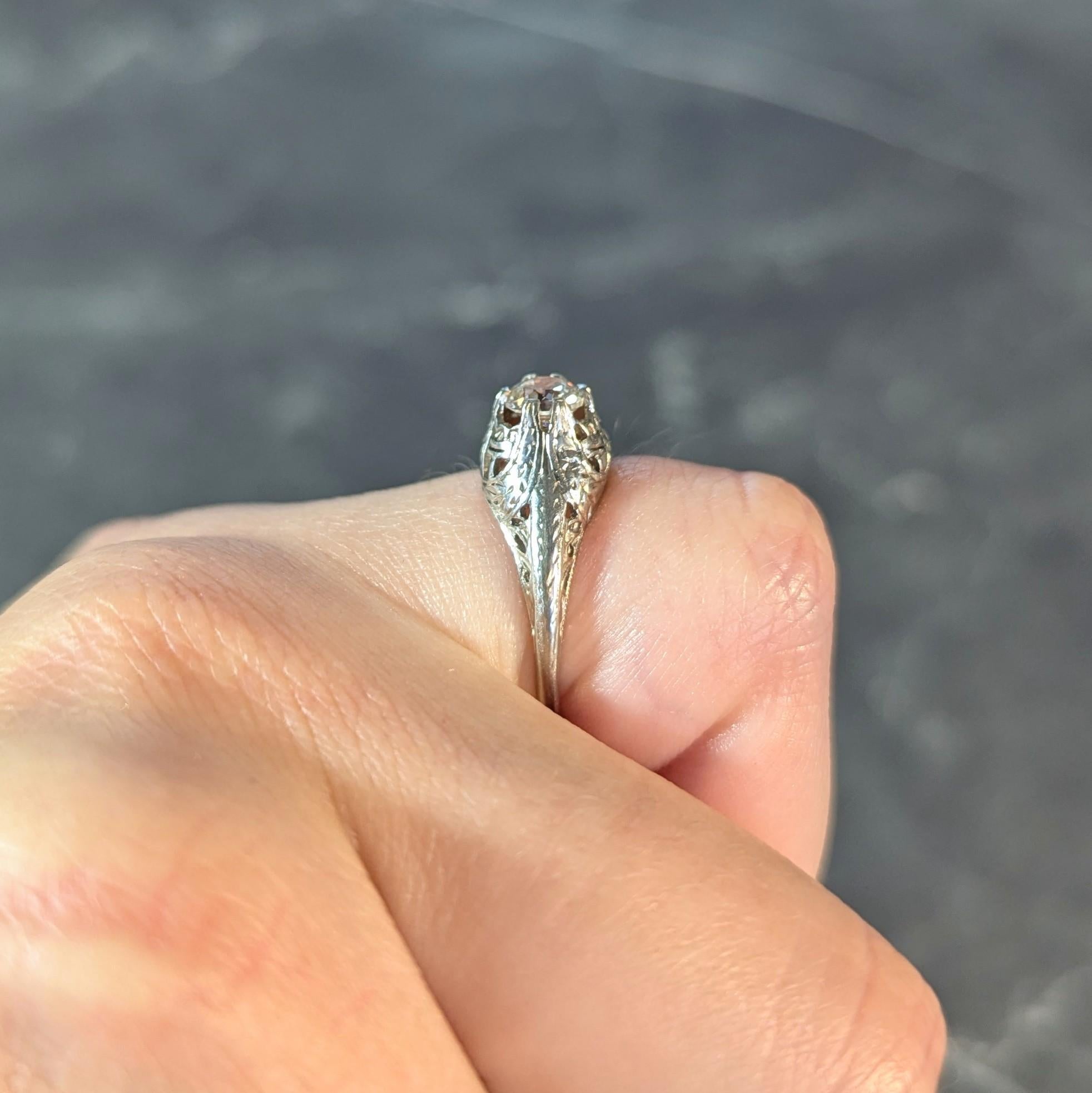 Bague de fiançailles Foliate ancienne Art déco en or blanc 18 carats avec diamants 0,52 carat poids total en vente 8