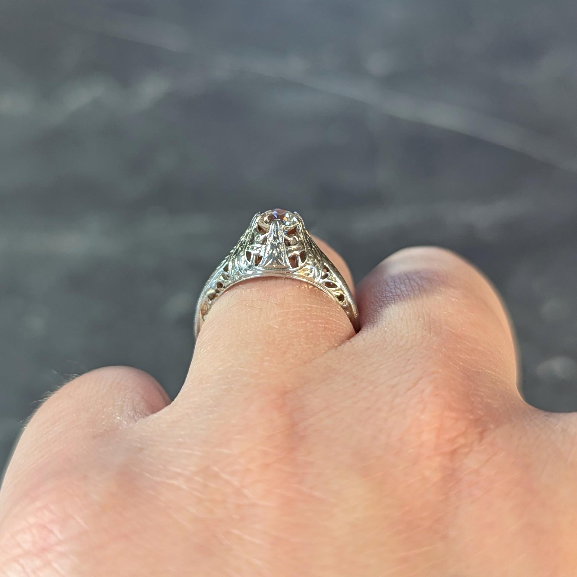 Bague de fiançailles Foliate ancienne Art déco en or blanc 18 carats avec diamants 0,52 carat poids total en vente 9