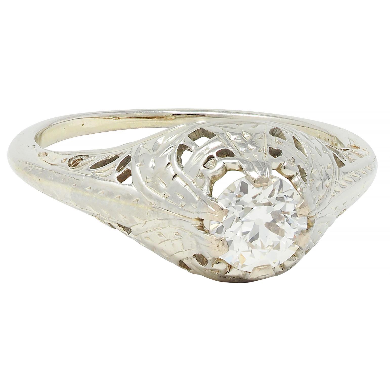 Taille ronde Bague de fiançailles Foliate ancienne Art déco en or blanc 18 carats avec diamants 0,52 carat poids total en vente