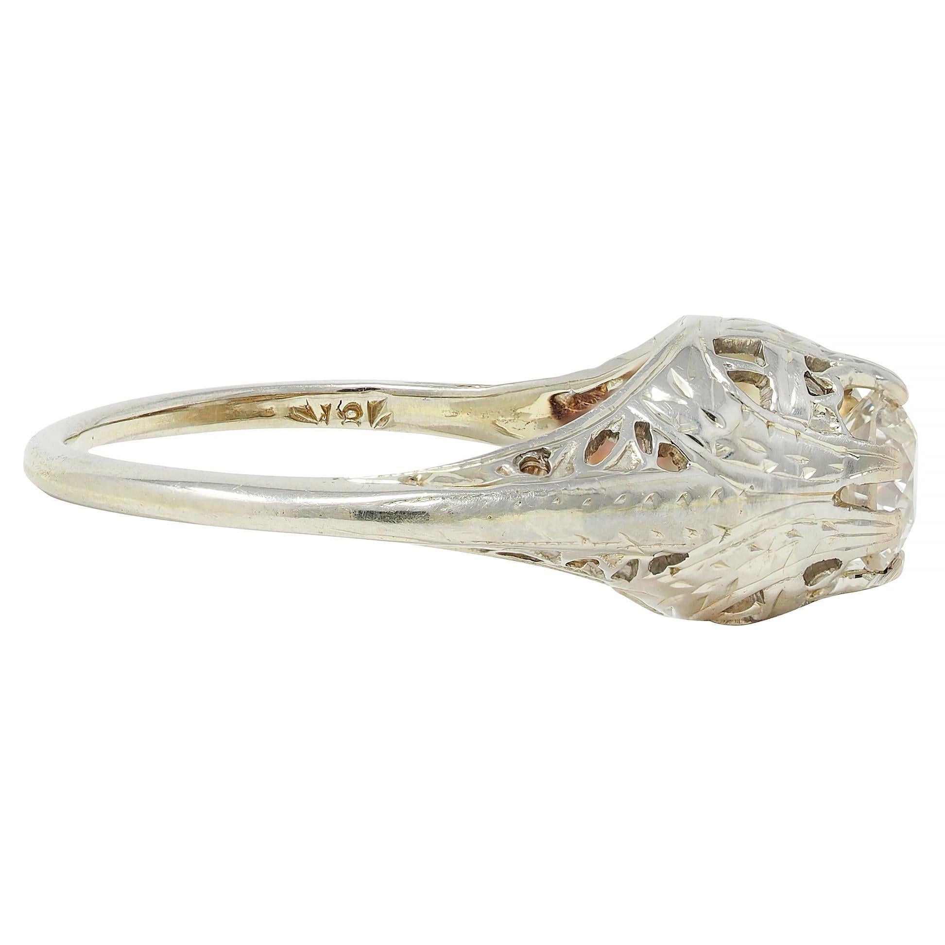 Bague de fiançailles Foliate ancienne Art déco en or blanc 18 carats avec diamants 0,52 carat poids total Excellent état - En vente à Philadelphia, PA
