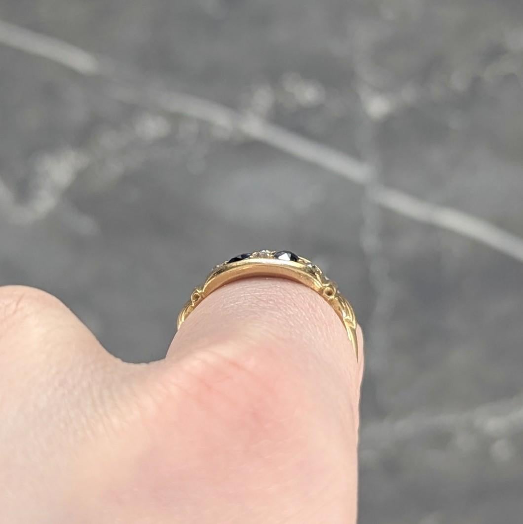 Bague marquise ancienne Art déco 1919 en or jaune 18 carats avec saphirs et diamants en vente 2